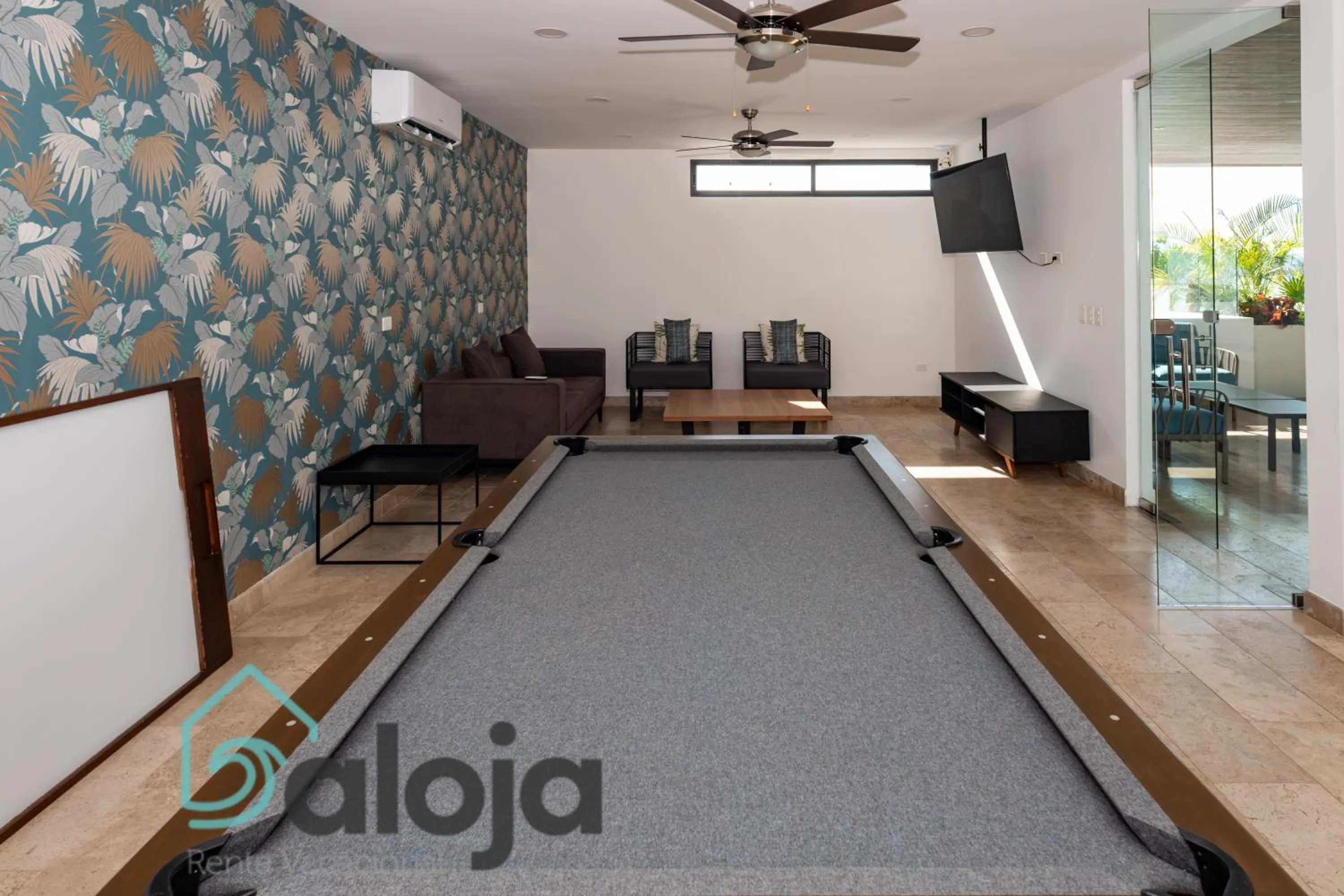 Game Room in Ipana condo unos pasos de 5ta Avenida