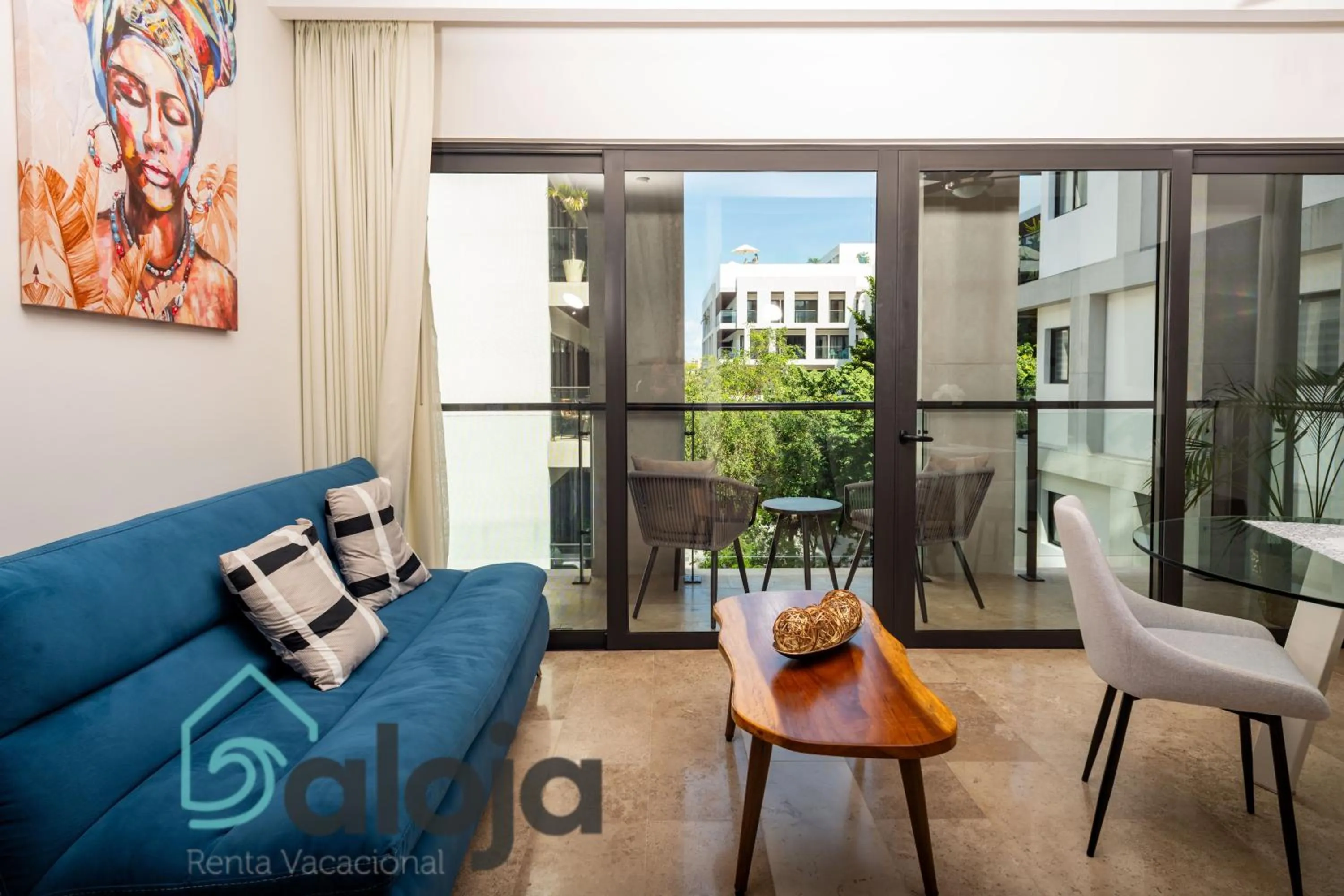 Living room in Ipana condo unos pasos de 5ta Avenida