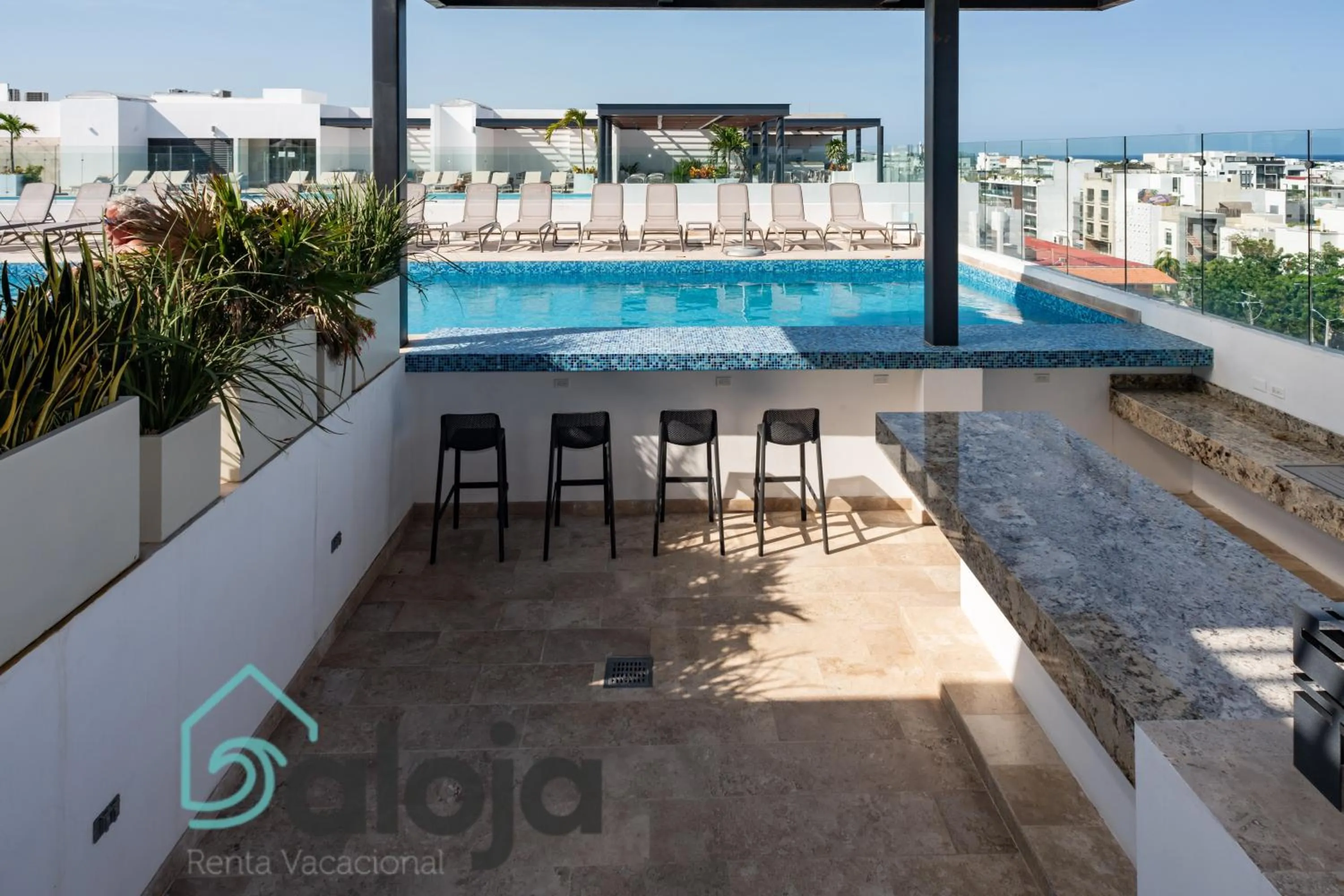 Pool view in Ipana condo unos pasos de 5ta Avenida