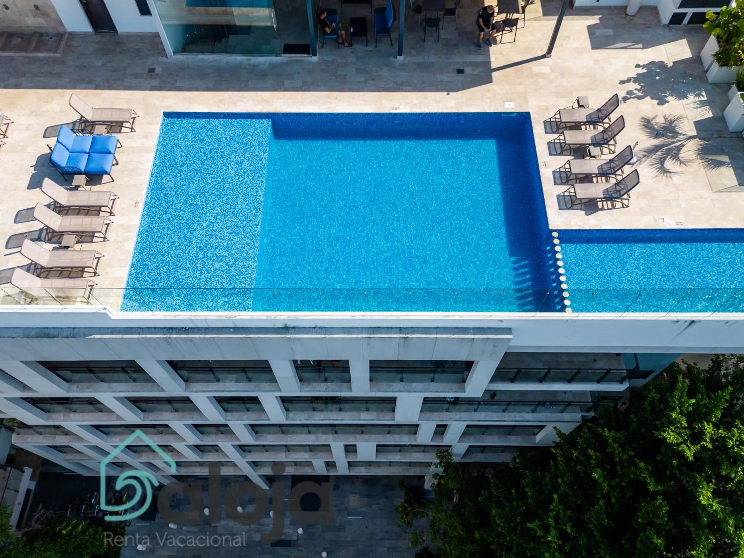 Pool view in Ipana condo unos pasos de 5ta Avenida