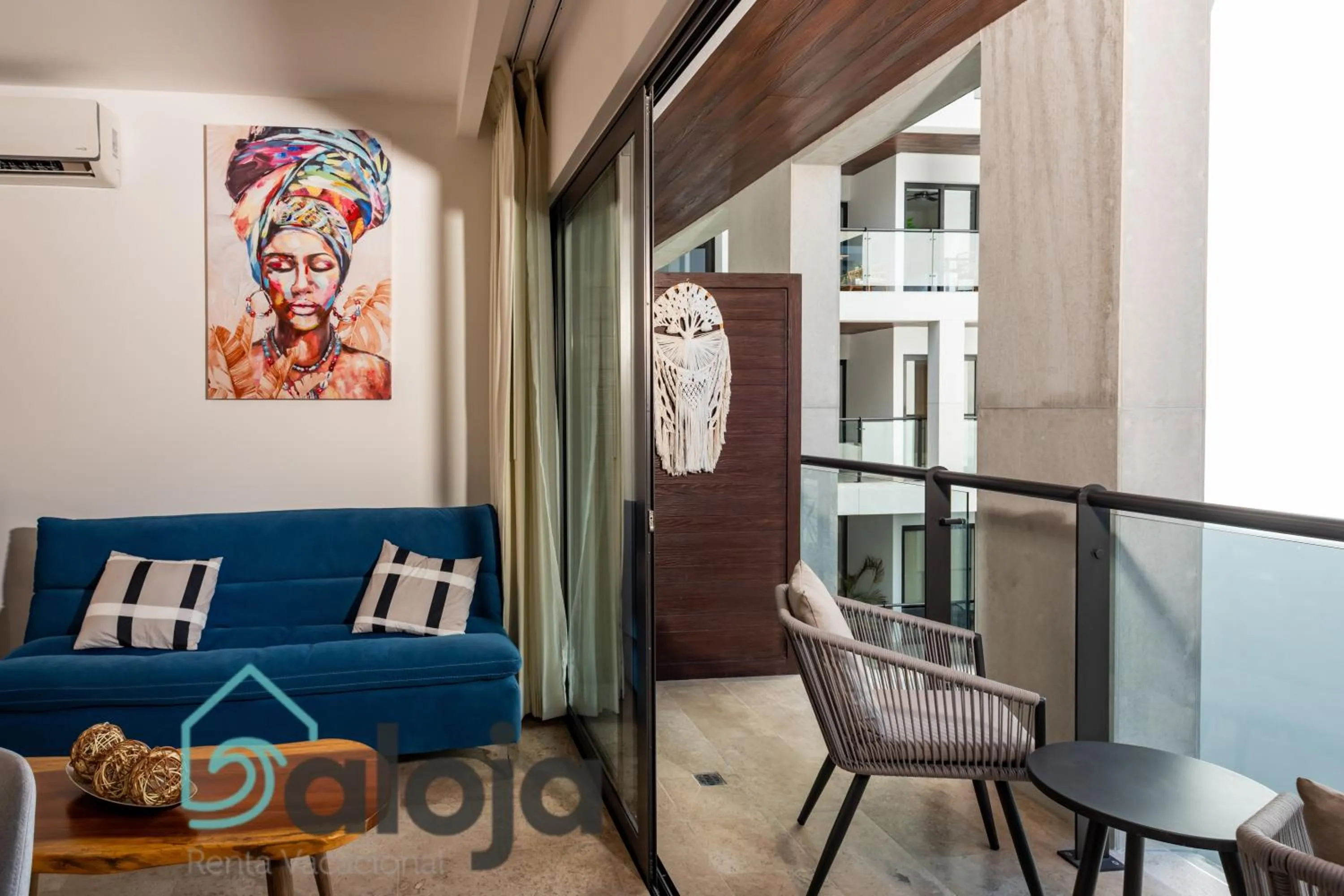 Living room in Ipana condo unos pasos de 5ta Avenida