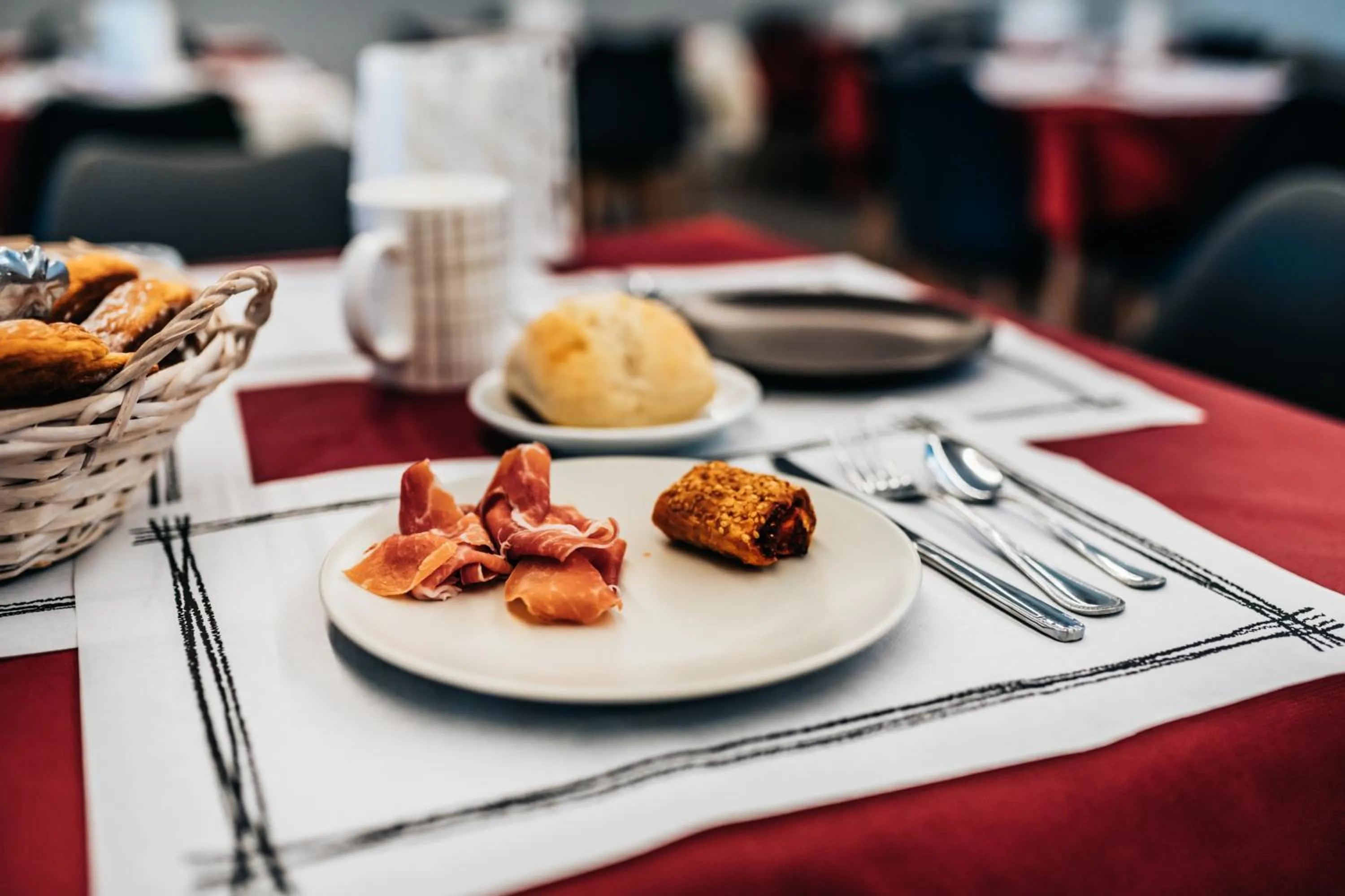 Restaurant/places to eat in Arevalos Hotel