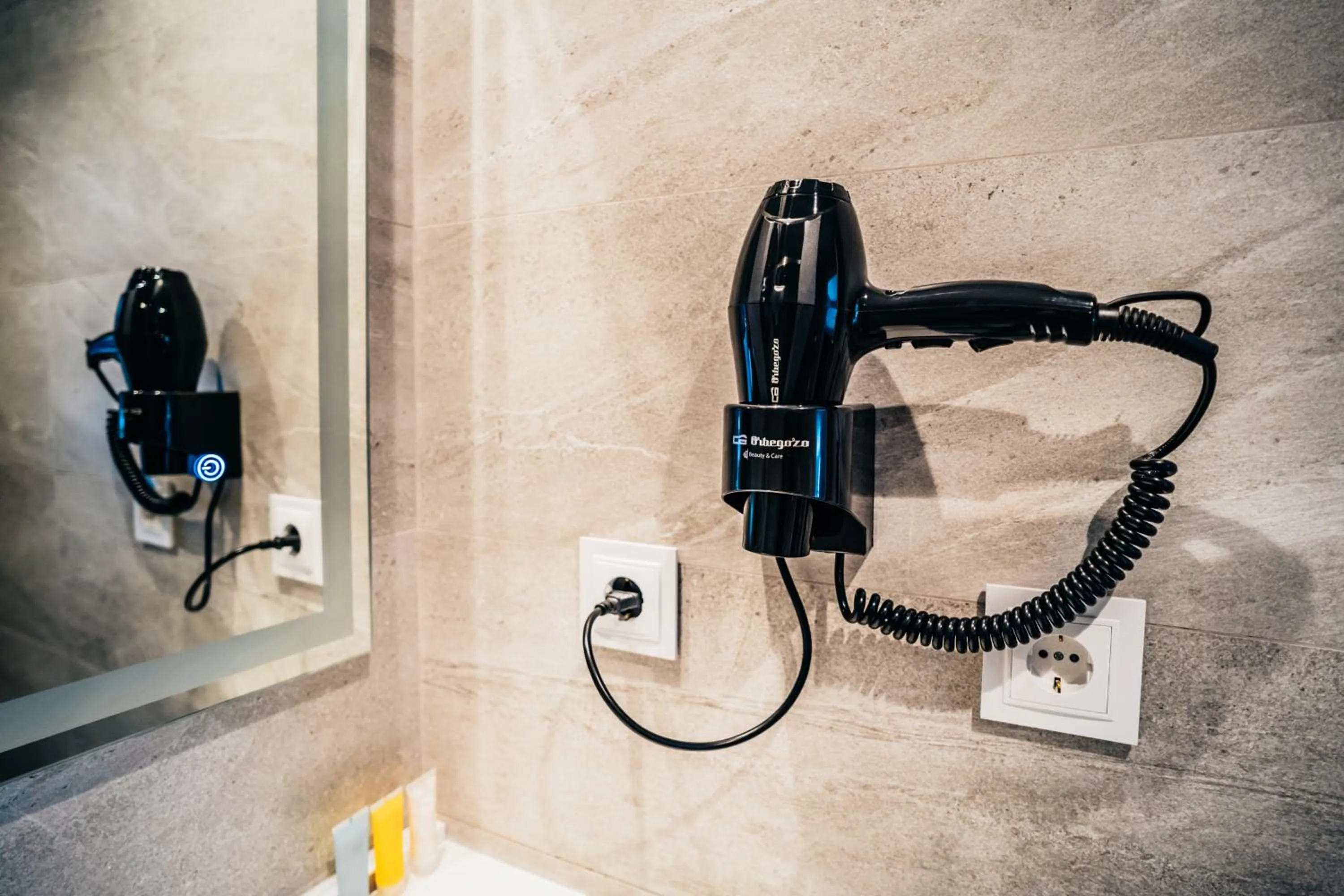 Shower in Arevalos Hotel