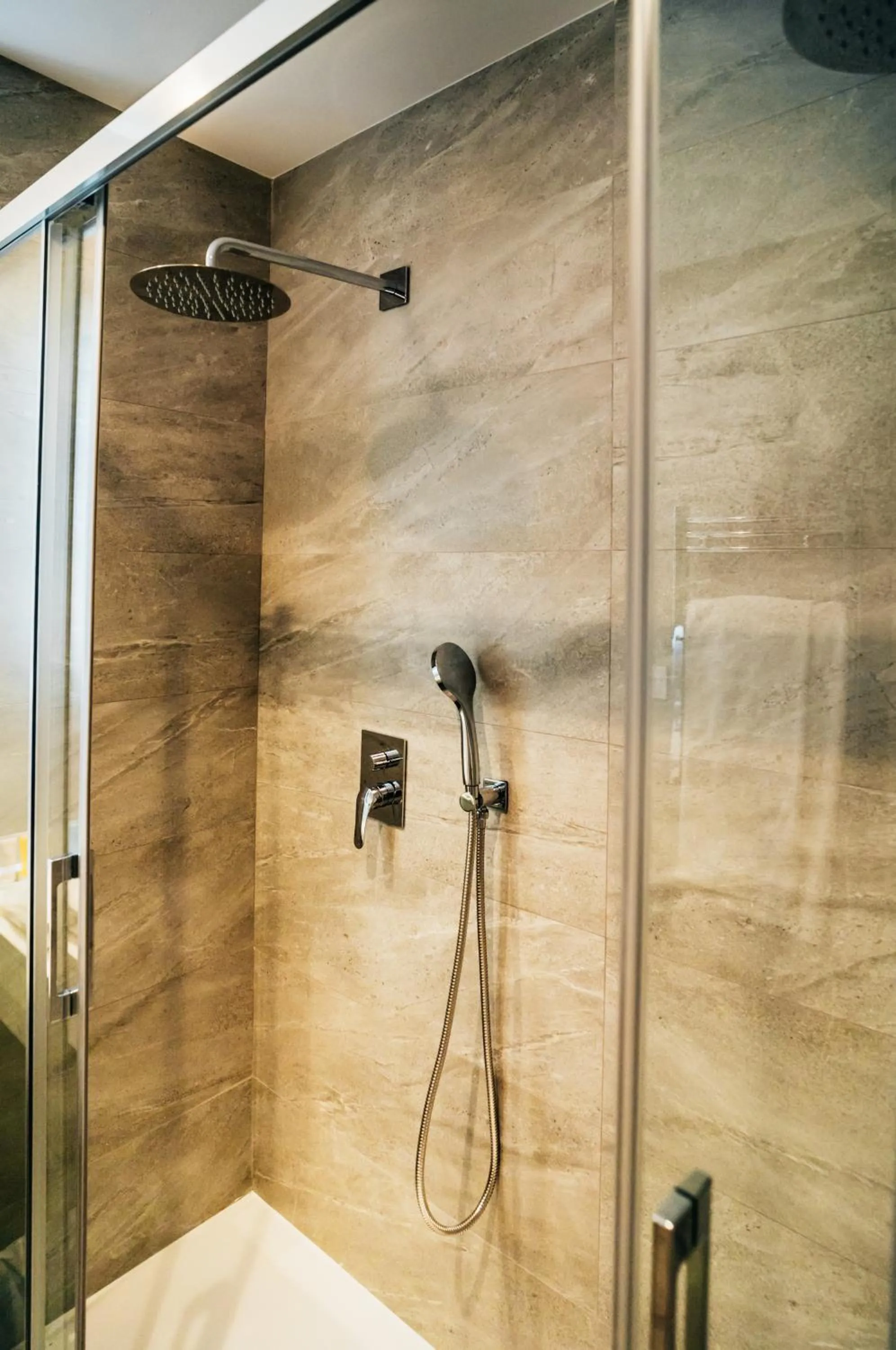 Shower in Arevalos Hotel