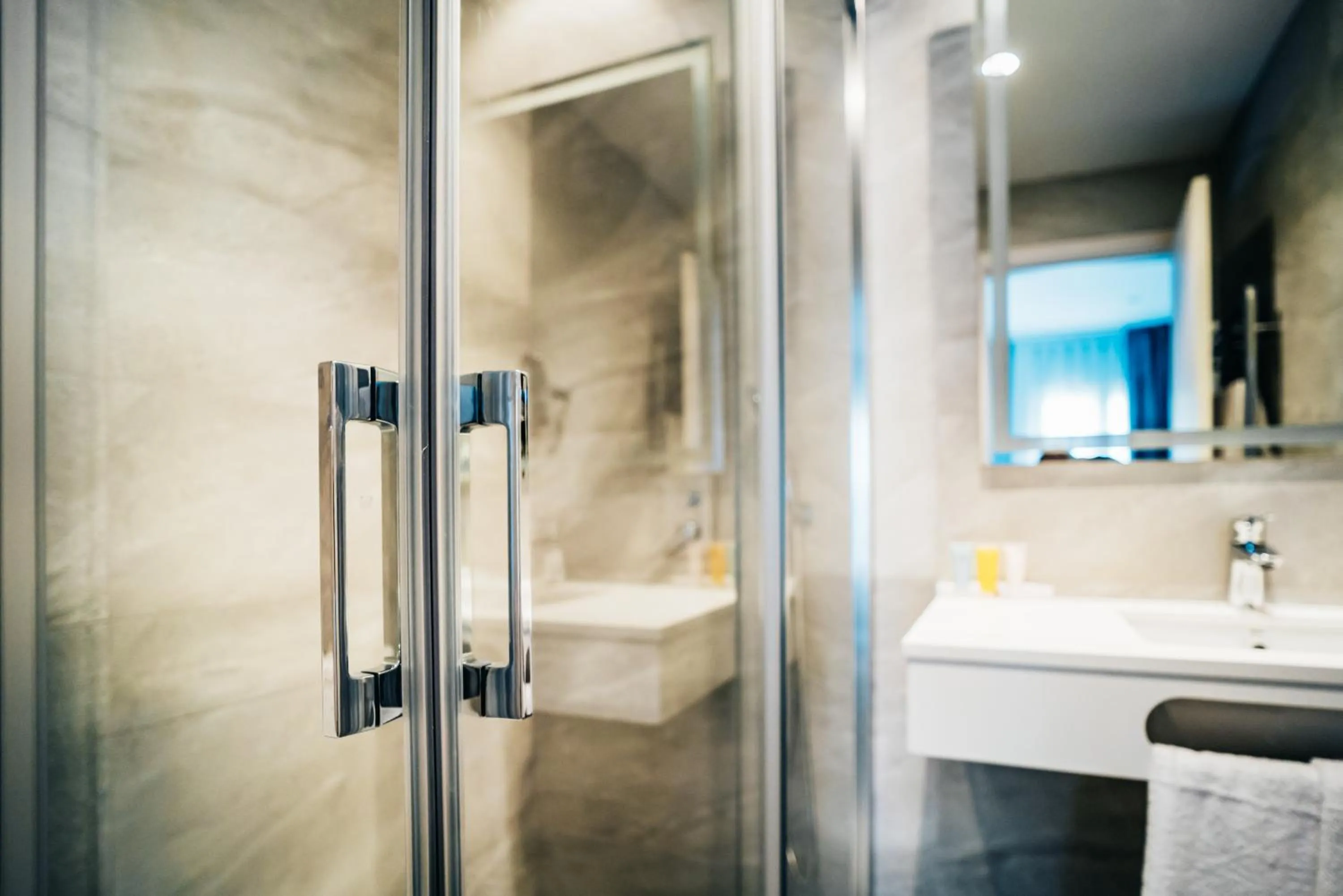 Shower in Arevalos Hotel