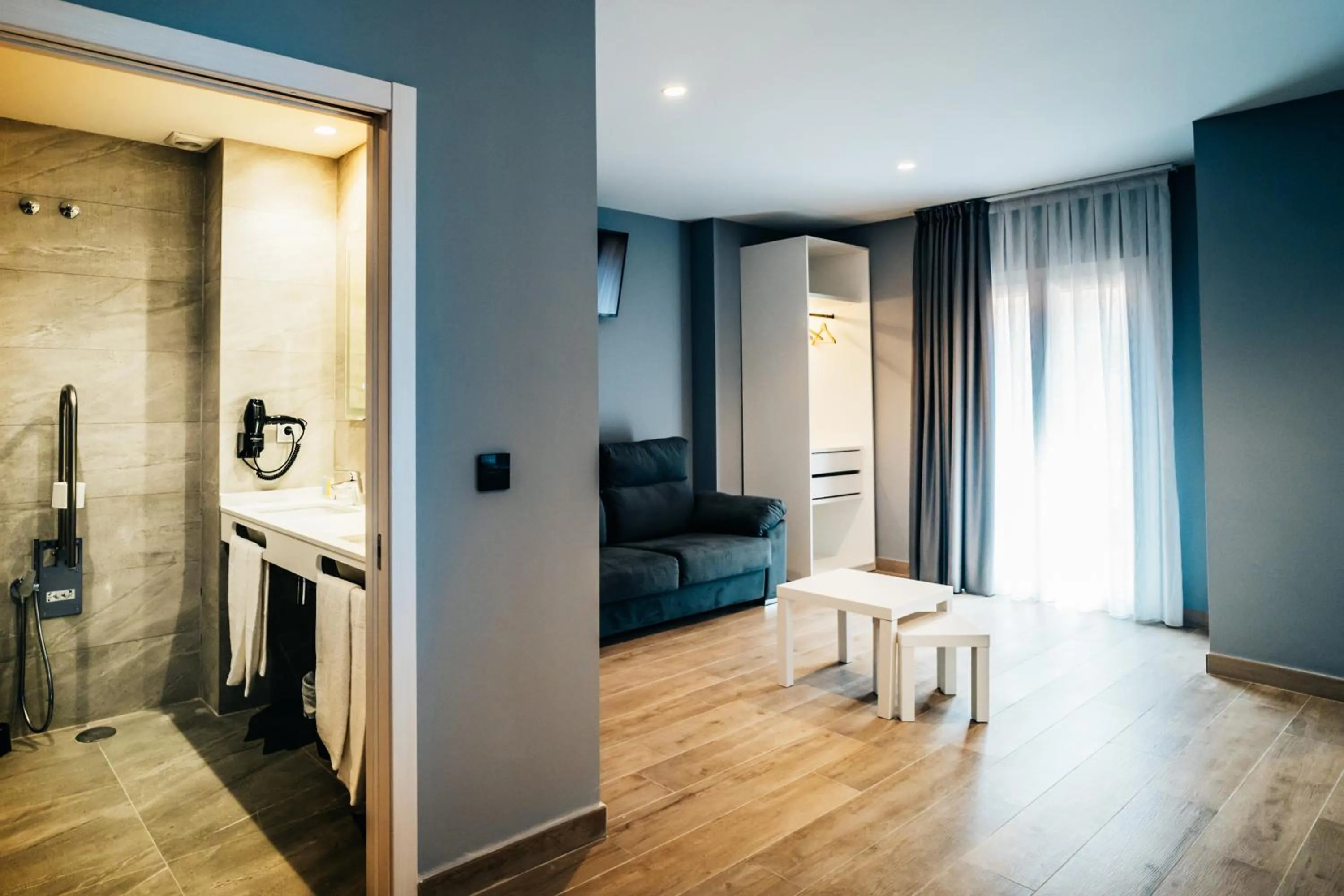 Shower in Arevalos Hotel