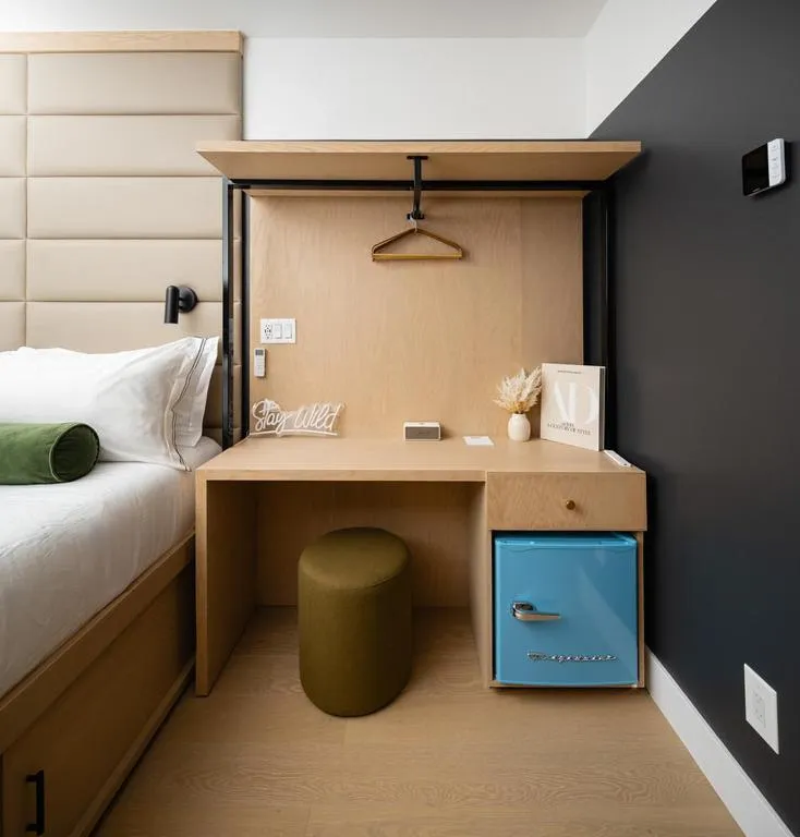 Photo of the whole room, Bed in Little Charlie Hotel