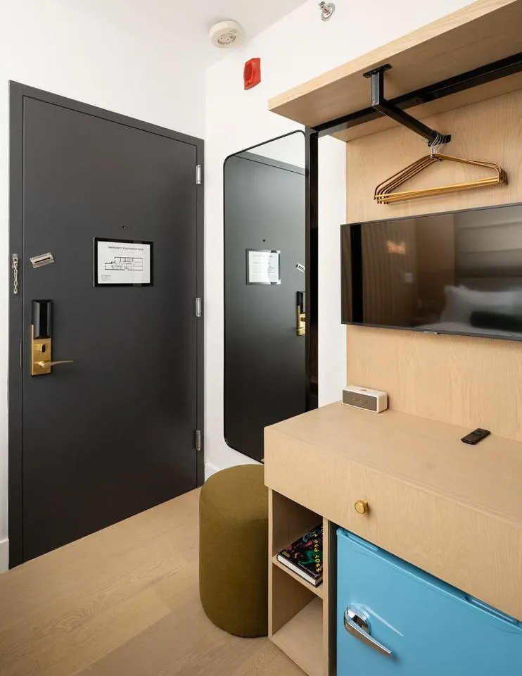 Photo of the whole room in Little Charlie Hotel