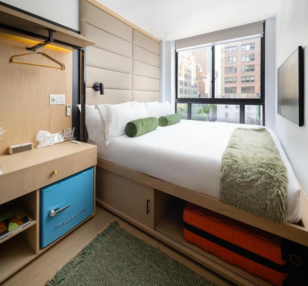 Bedroom, Bed in Little Charlie Hotel