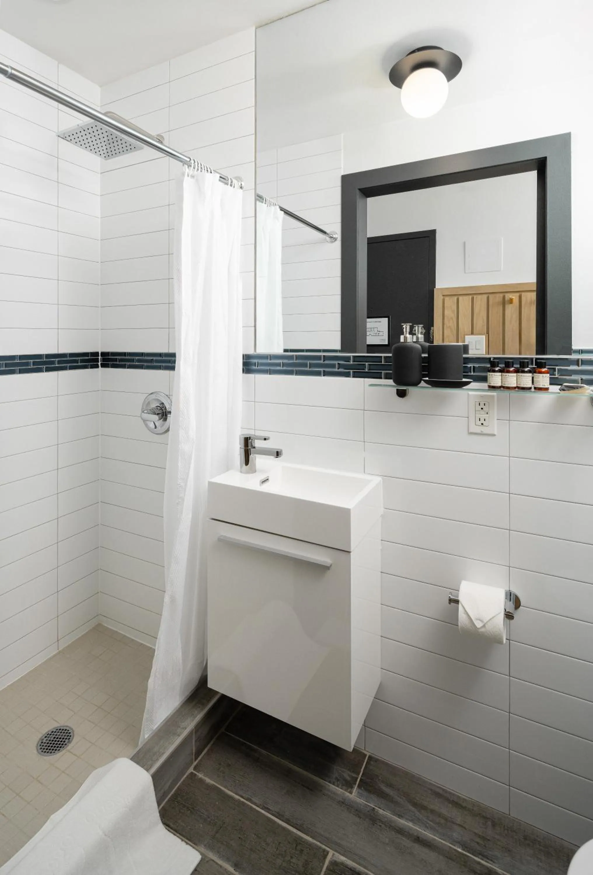 Bathroom in Little Charlie Hotel