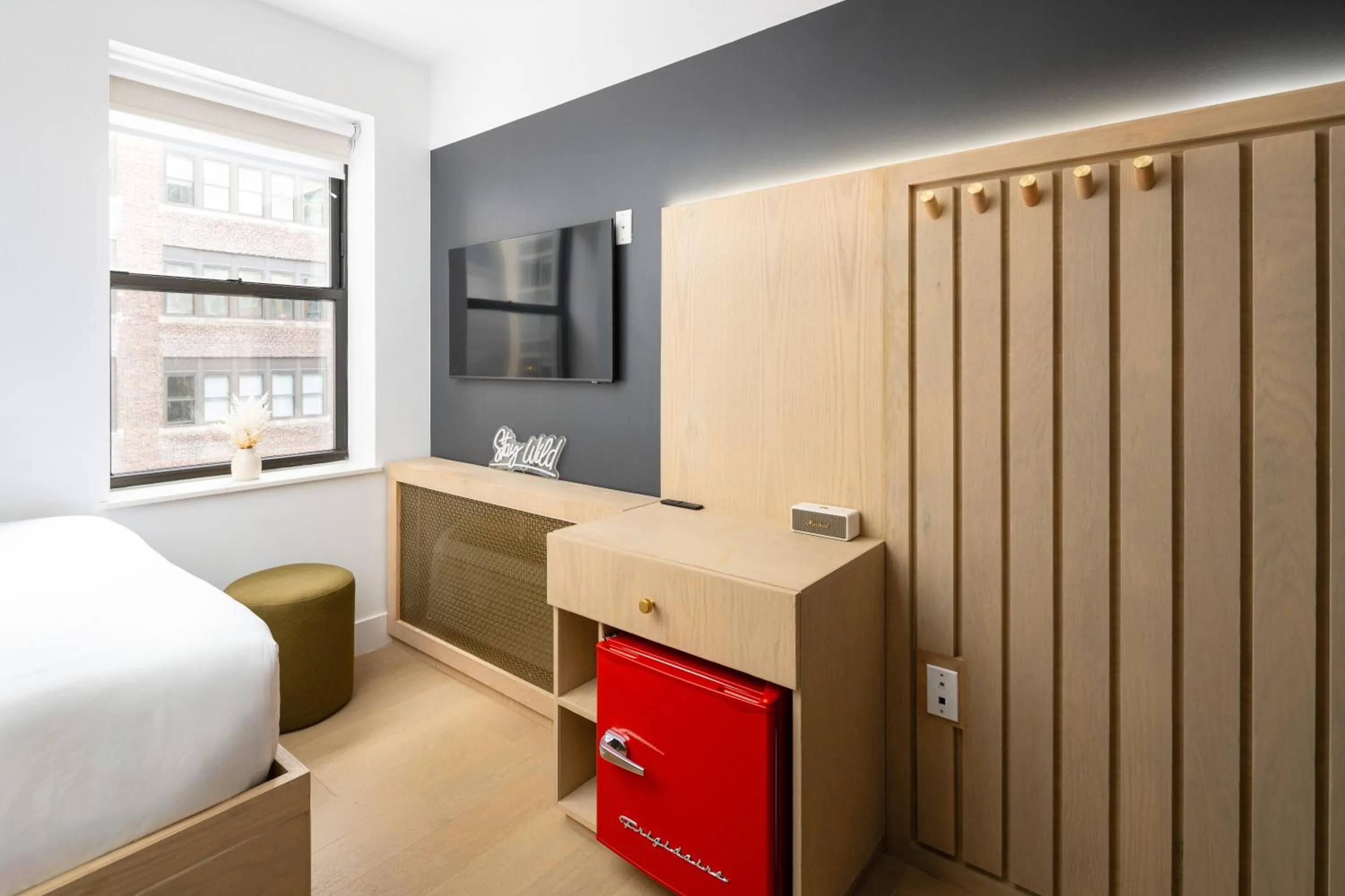 Photo of the whole room, Bed in Little Charlie Hotel