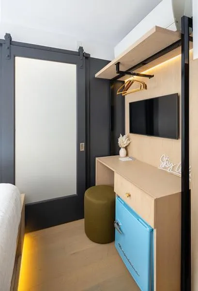 Photo of the whole room in Little Charlie Hotel