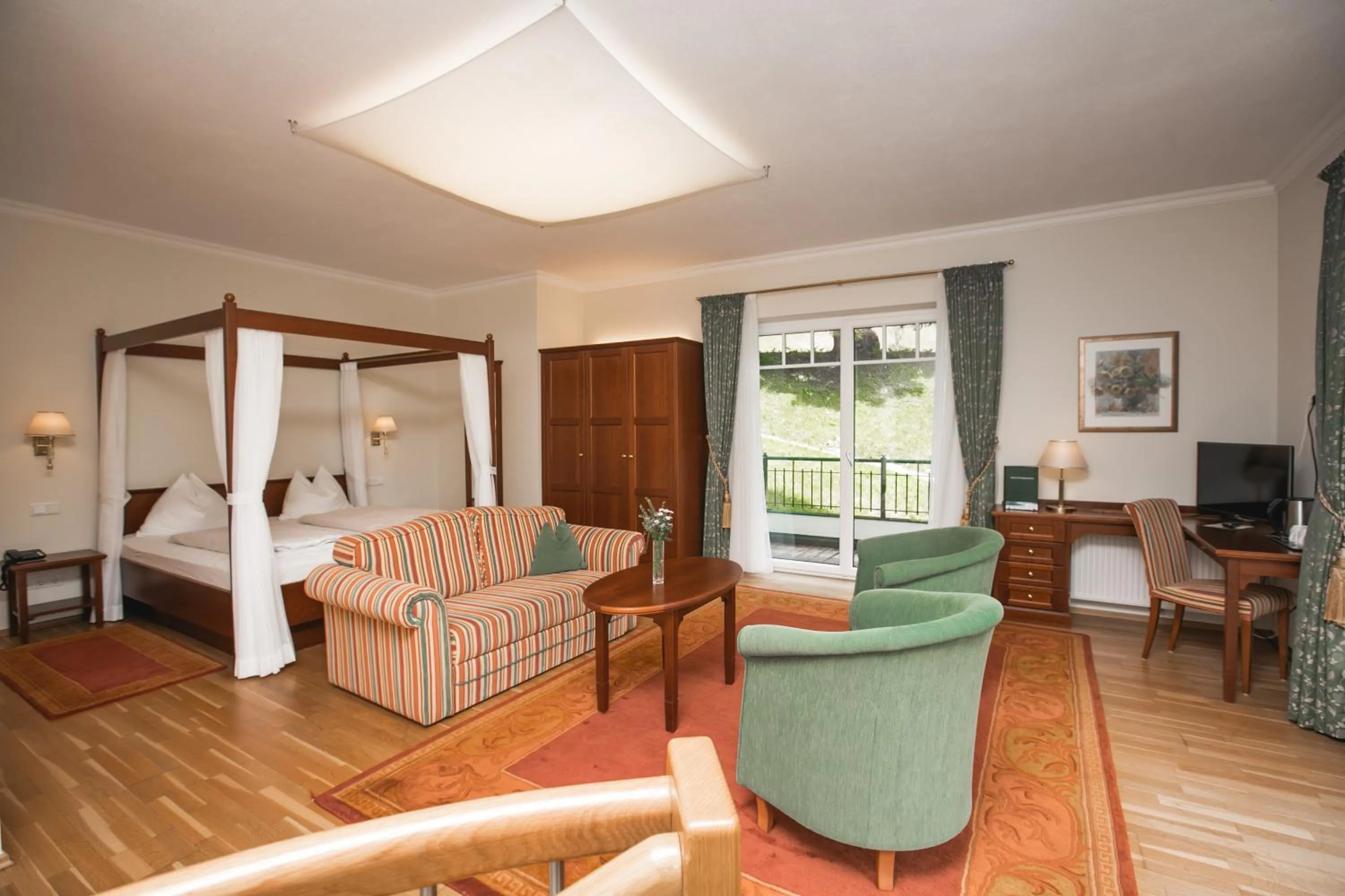 Photo of the whole room, Bed in Seehotel Billroth