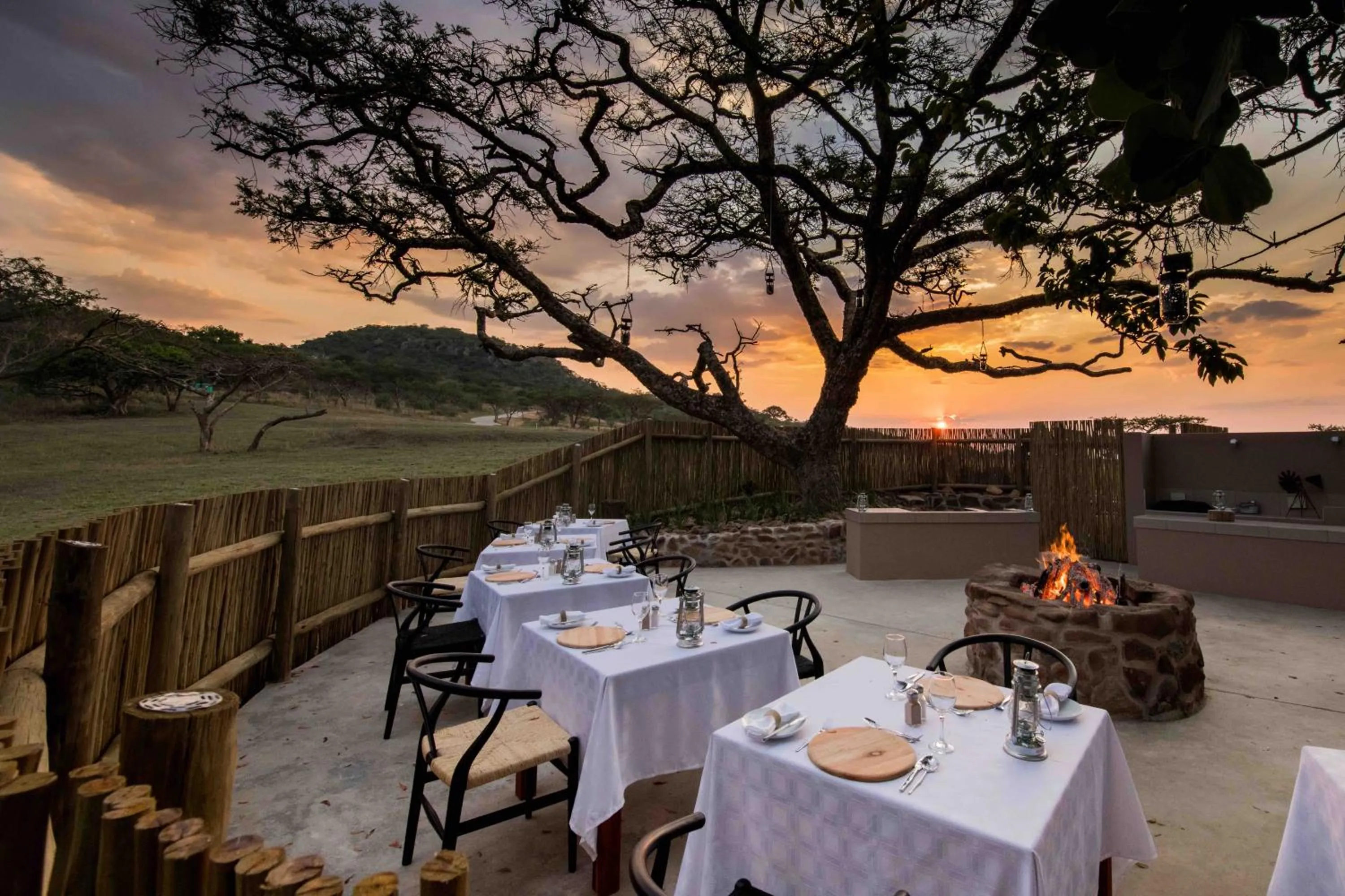Restaurant/places to eat in Muluwa Lodge