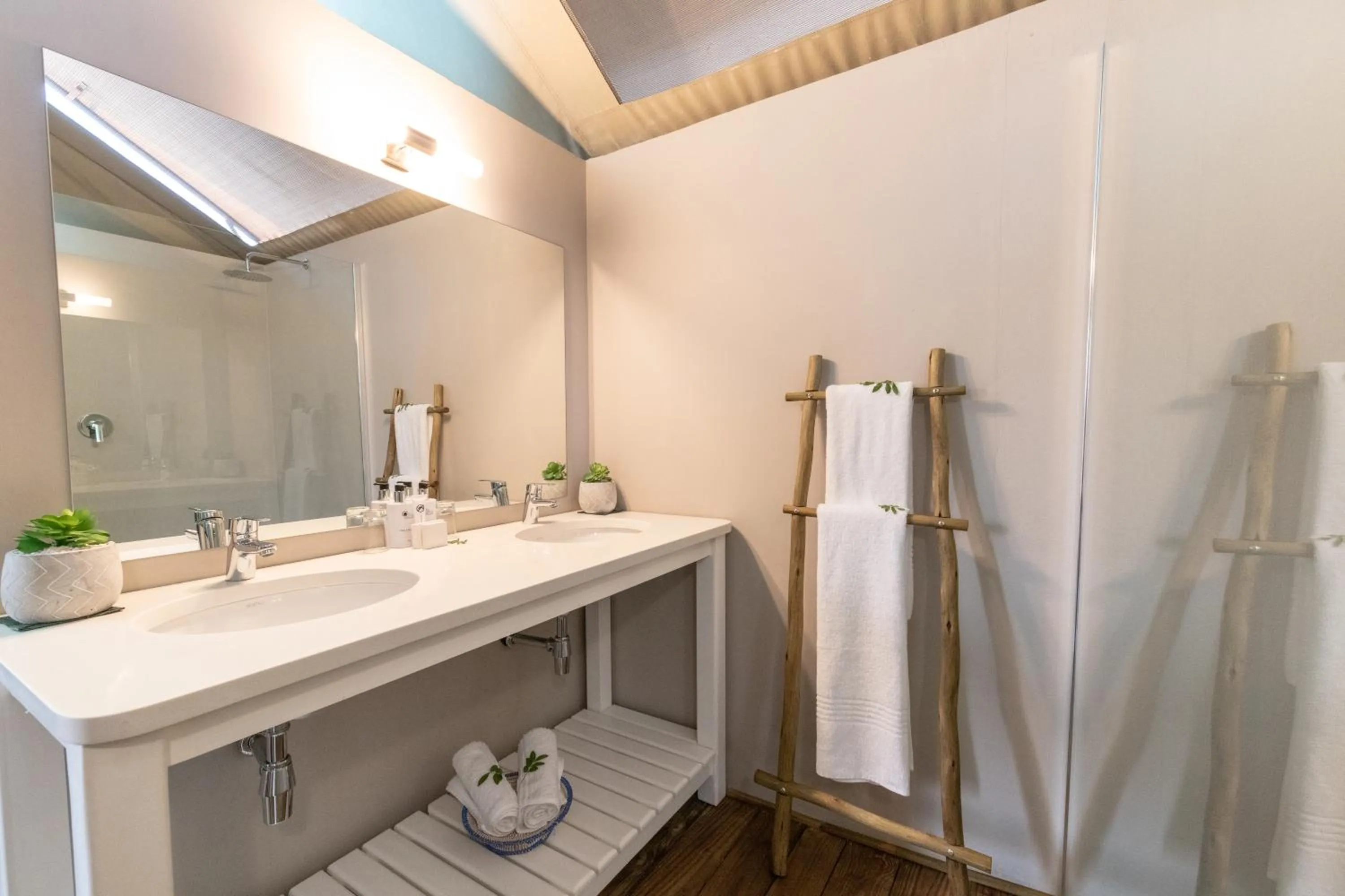 Bathroom in Muluwa Lodge