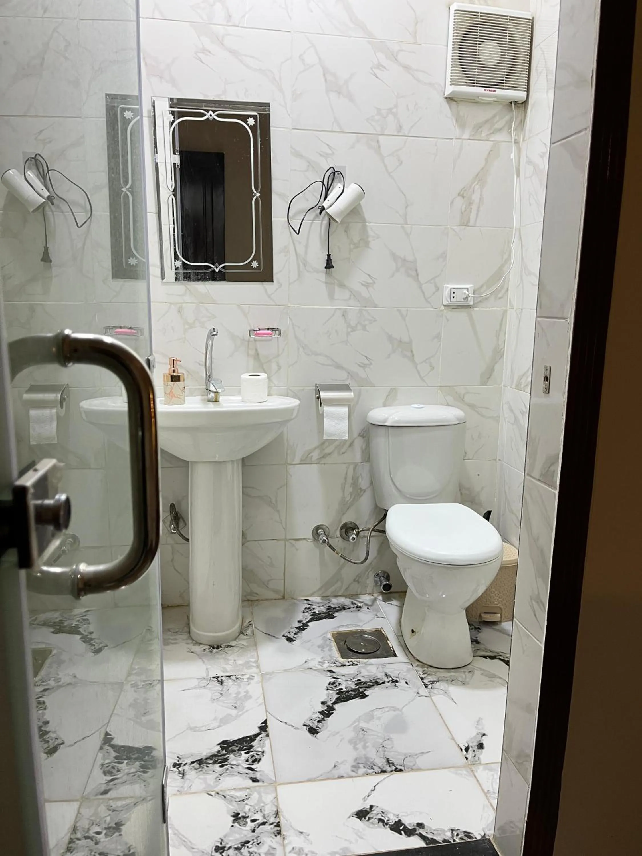 Toilet in El Khalil Pyramids View Inn