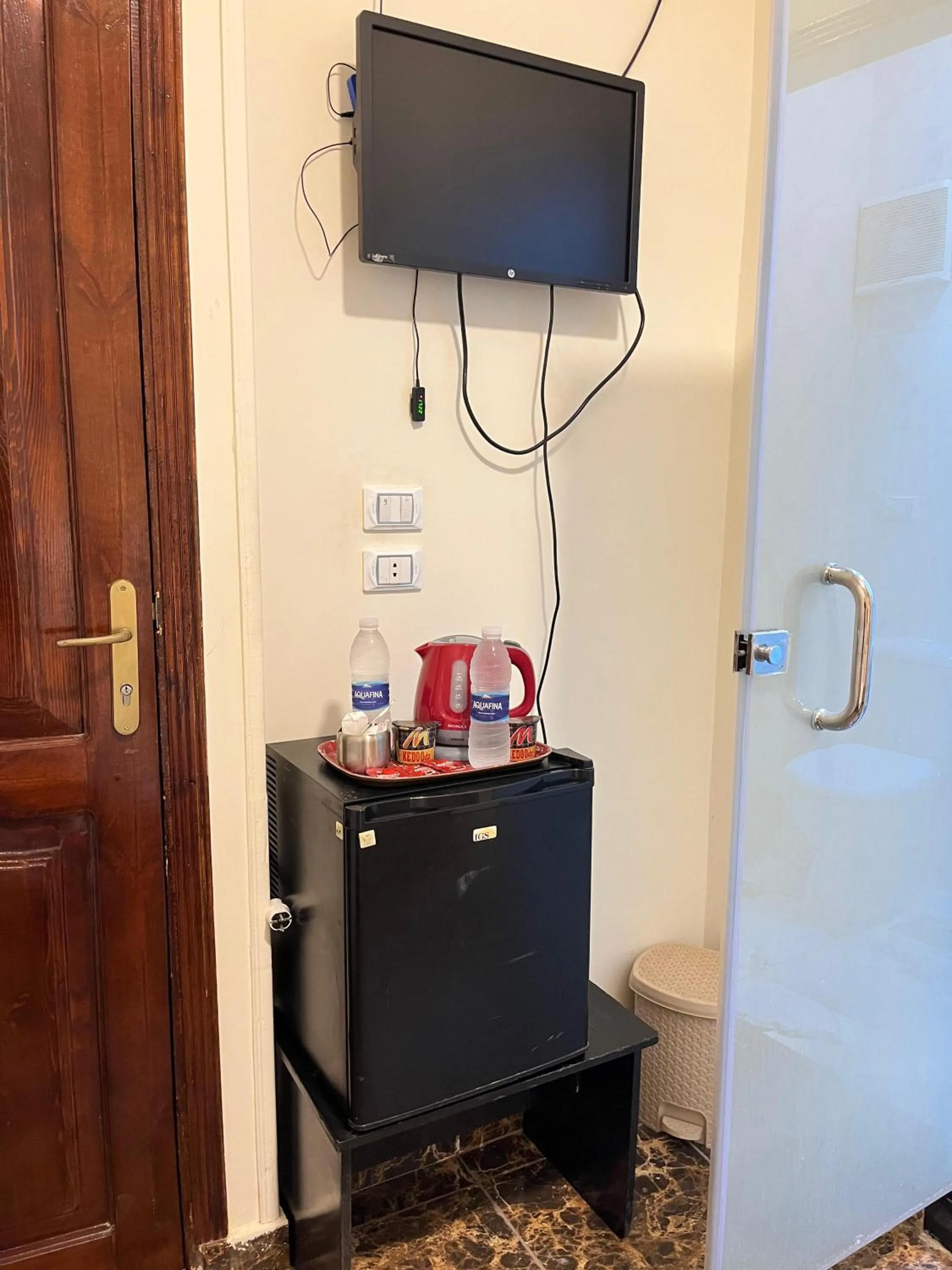 TV and multimedia in El Khalil Pyramids View Inn