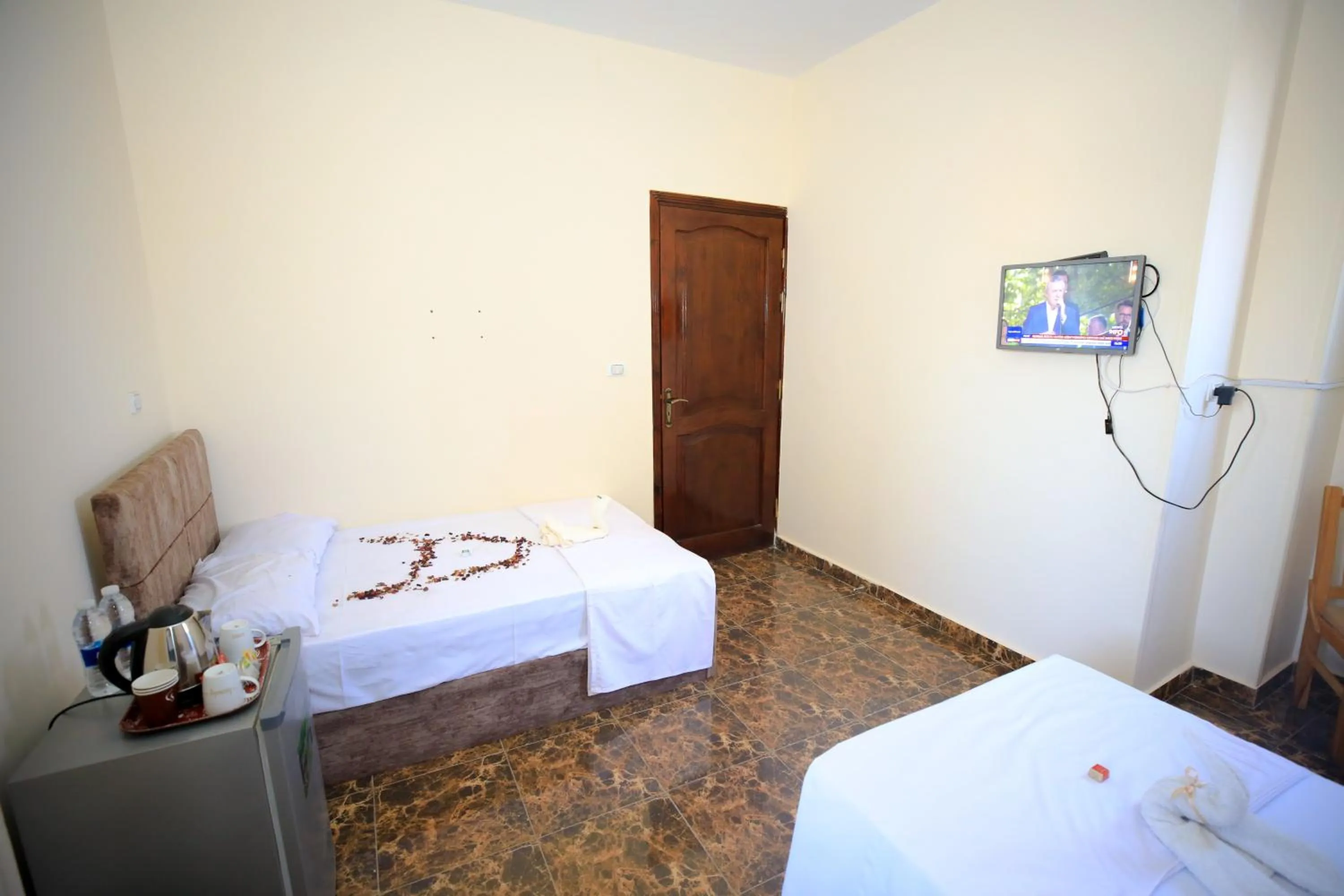 Photo of the whole room, Bed in El Khalil Pyramids View Inn