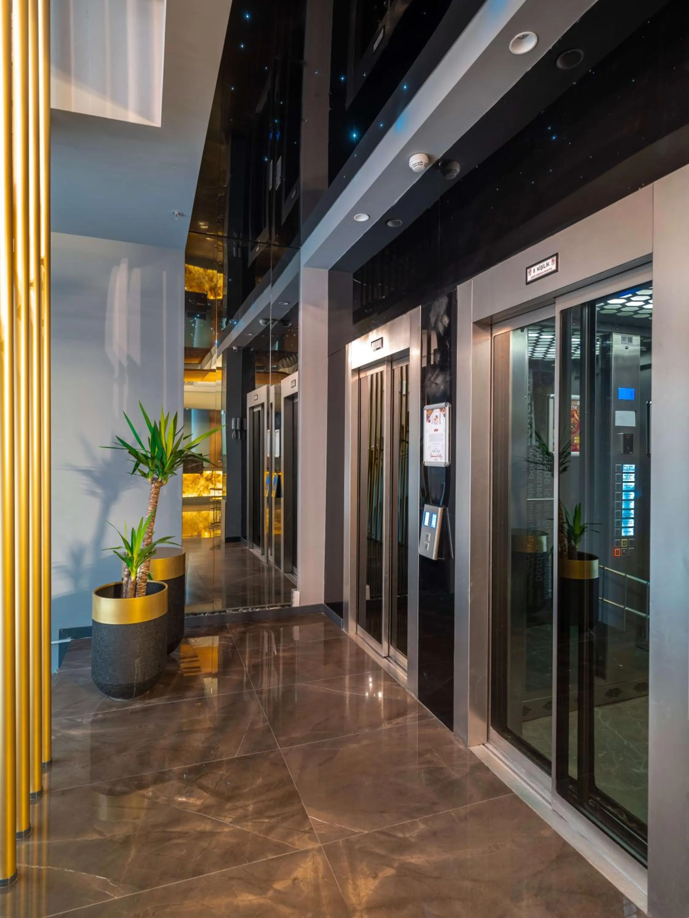 Facade/entrance in SennaCity Hotel