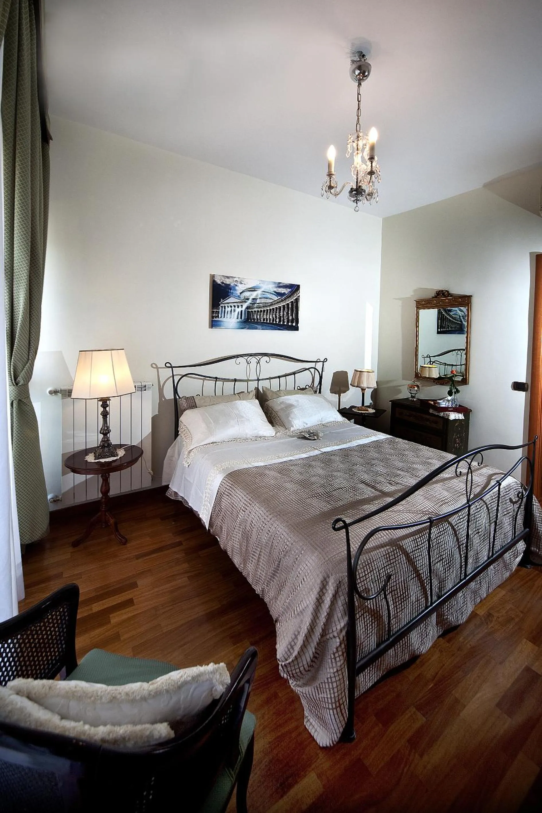 Photo of the whole room, Bed in Napoli Porta Di Mare