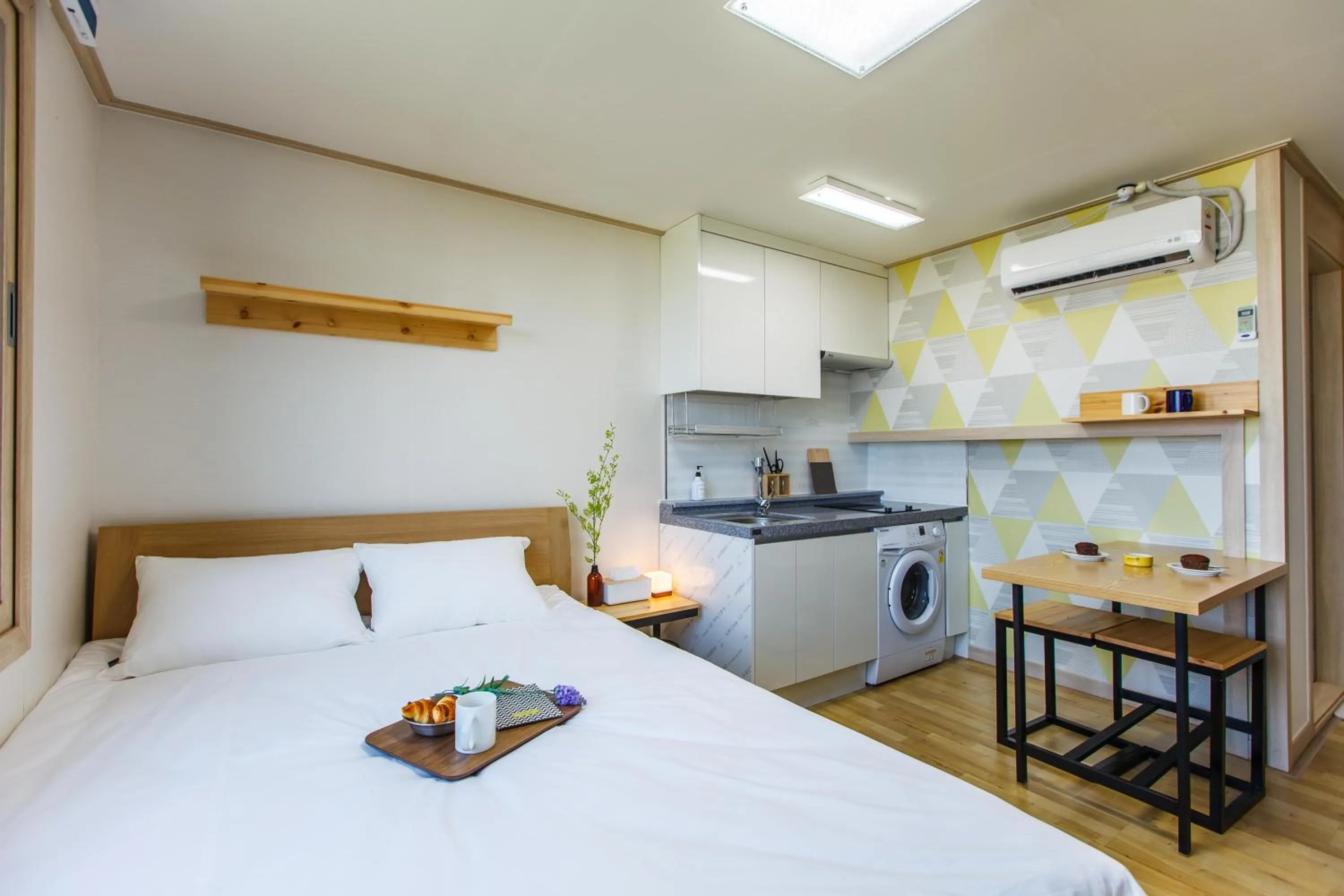 Kitchen or kitchenette, Bed in BnSun Pension