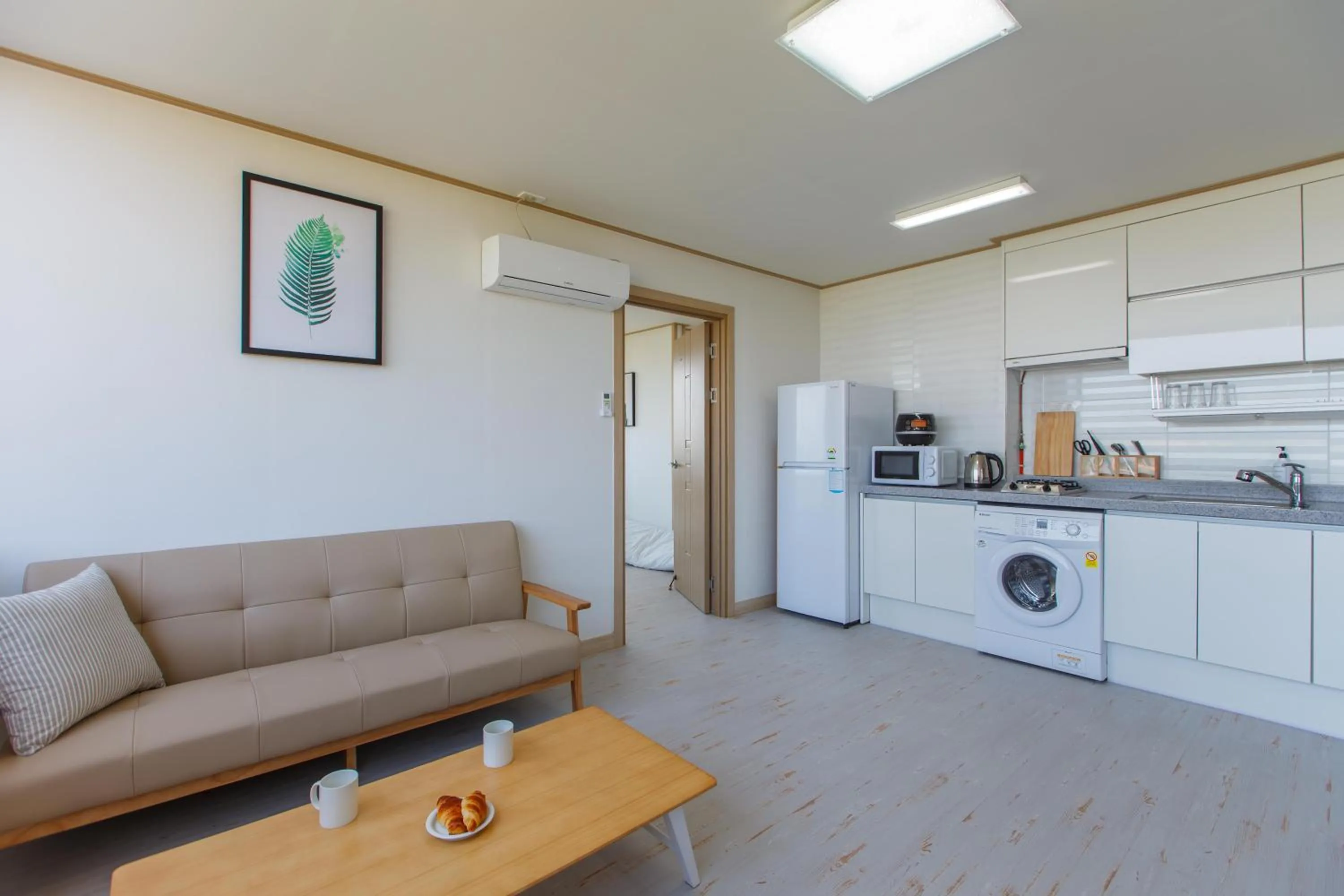 Photo of the whole room in BnSun Pension