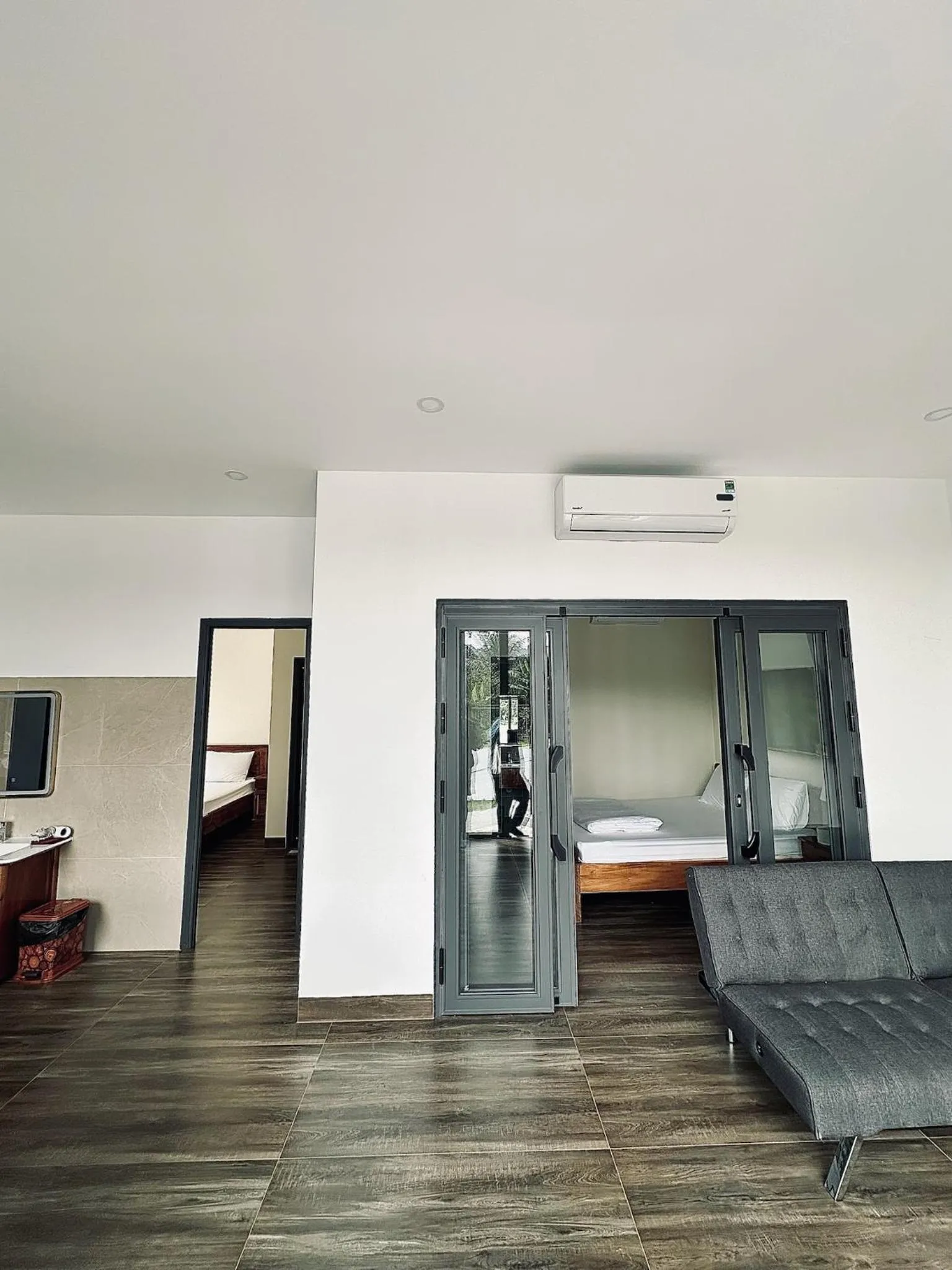 Photo of the whole room in Hoàng Đô Hotel