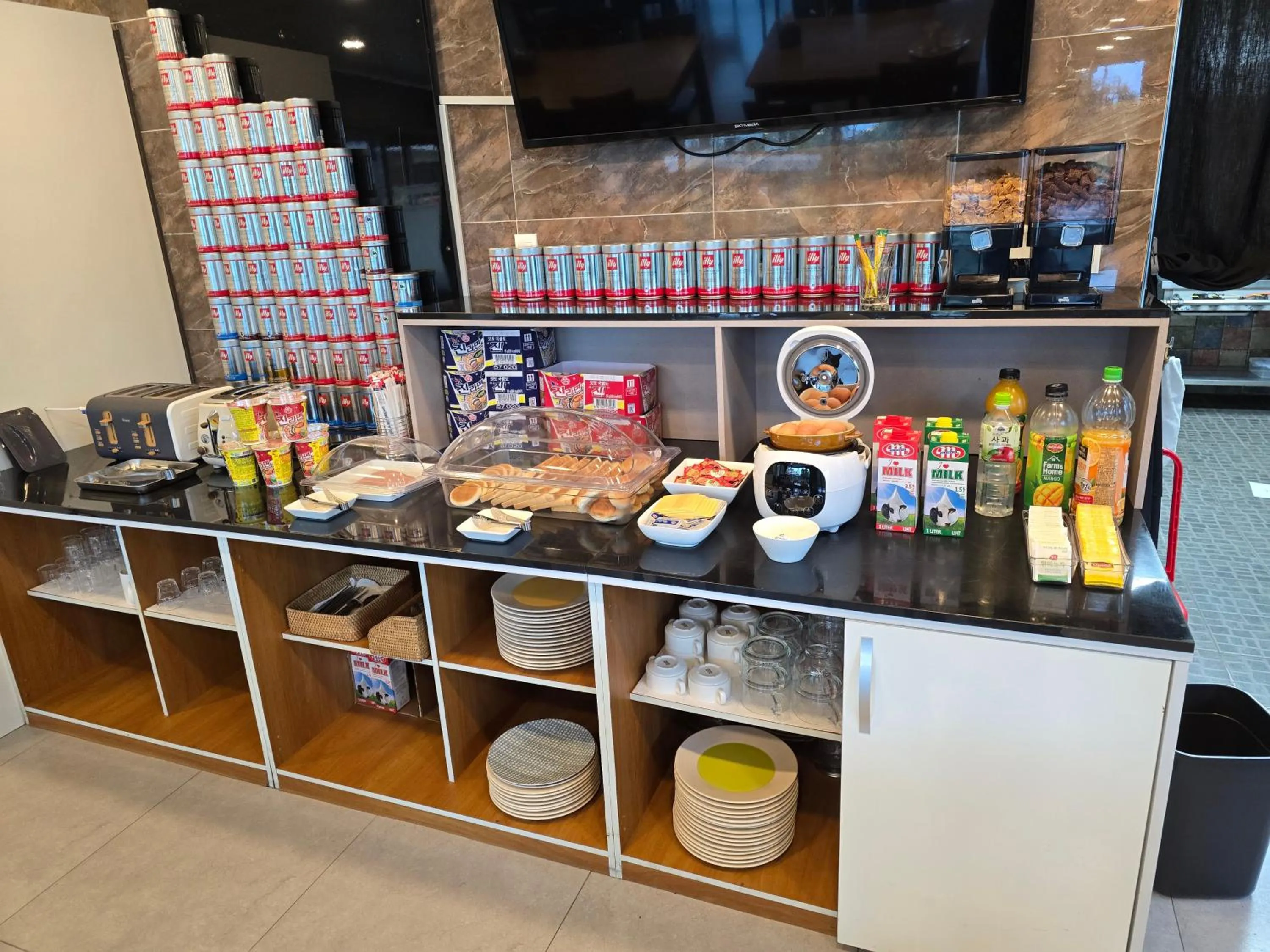 Food and drinks in Cheonjiyeon Hotel