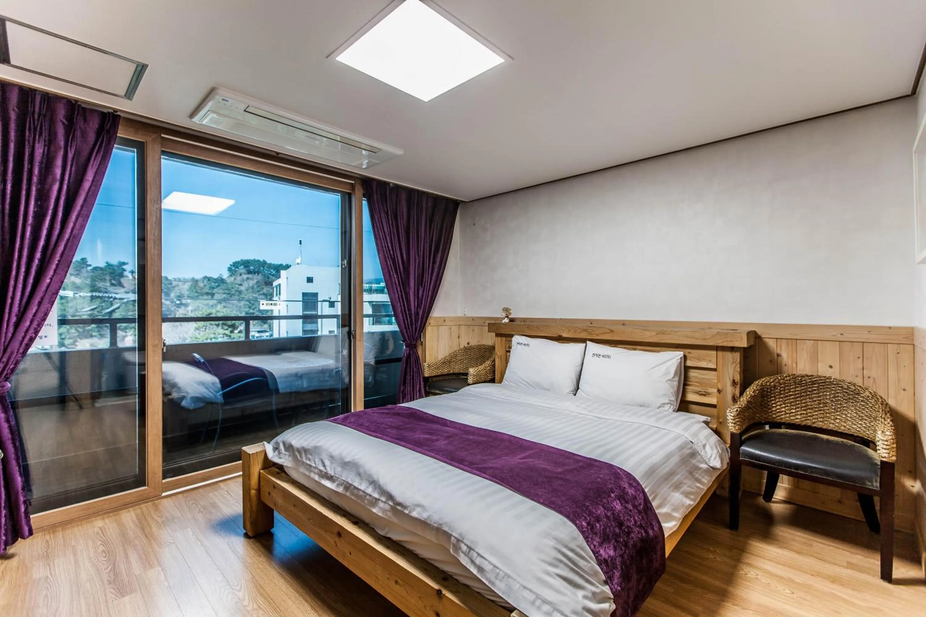 Bed in Cheonjiyeon Hotel