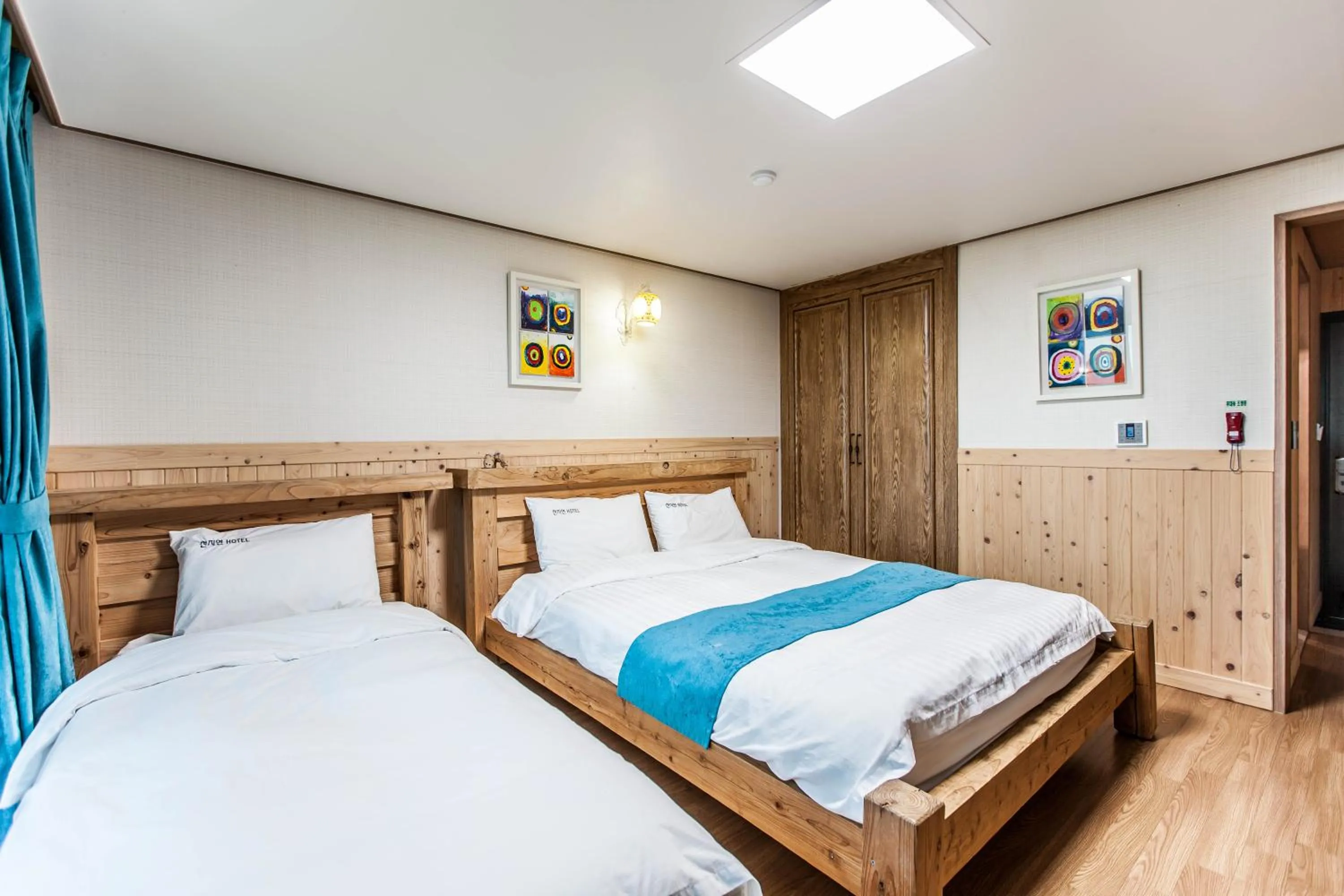 Bed in Cheonjiyeon Hotel