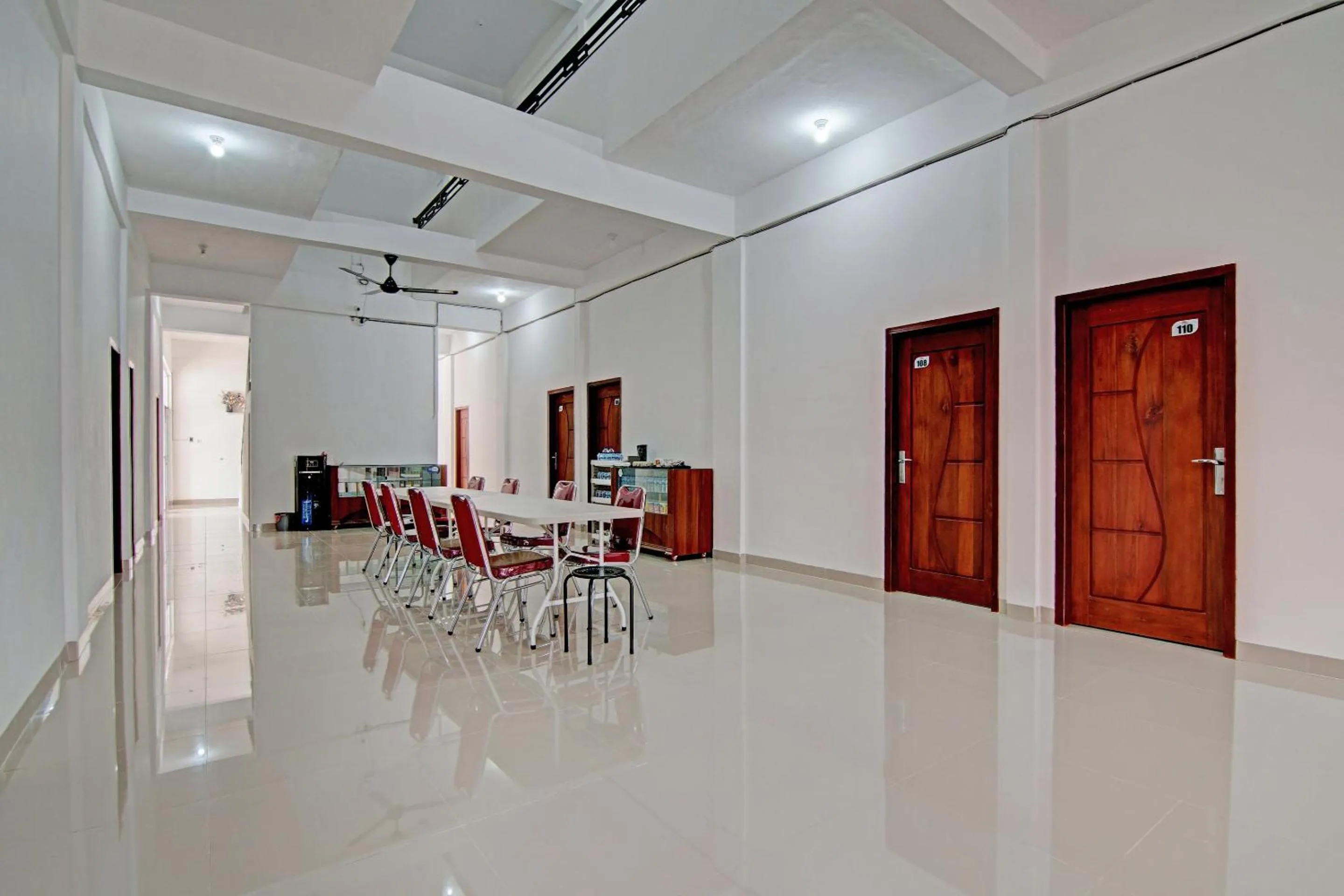 Lobby or reception in Hotel O Penginapan Sarinah SyariahNearRM Beringin Indah