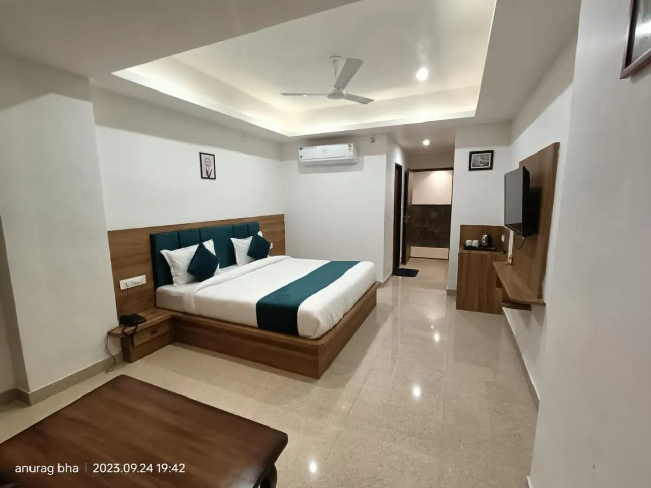 Bed in Hotel Raas Inn, New Hotel