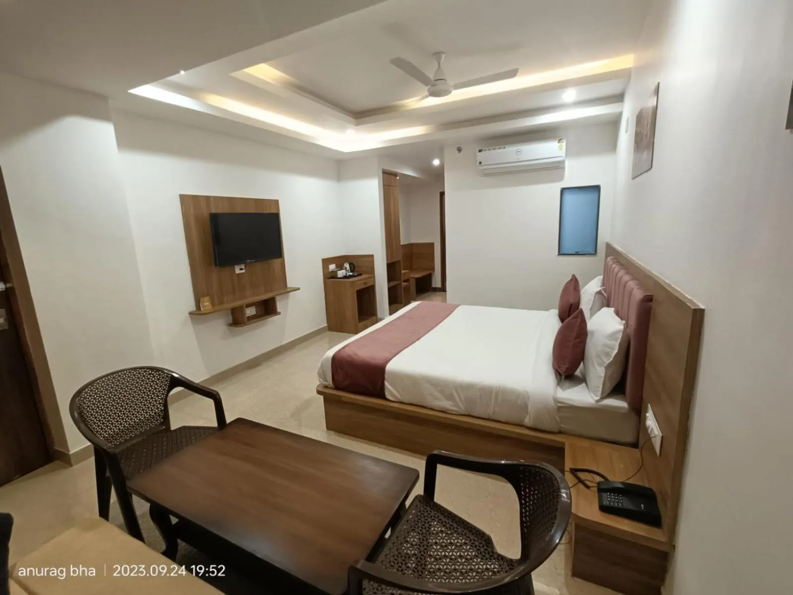 Bedroom in Hotel Raas Inn, New Hotel