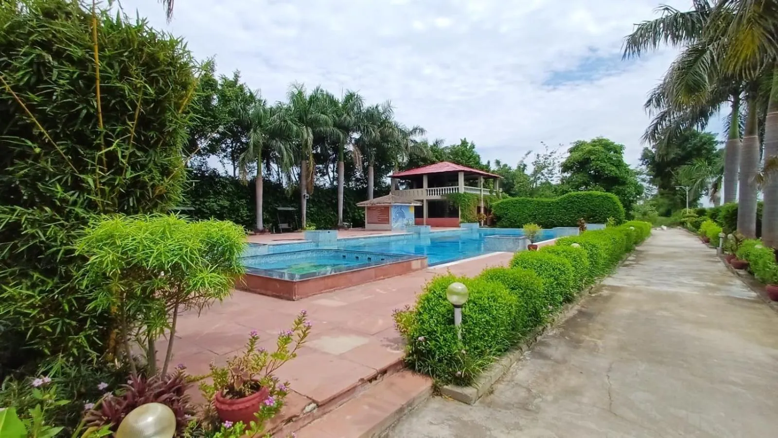 Swimming pool in Corbett Tusker Trail