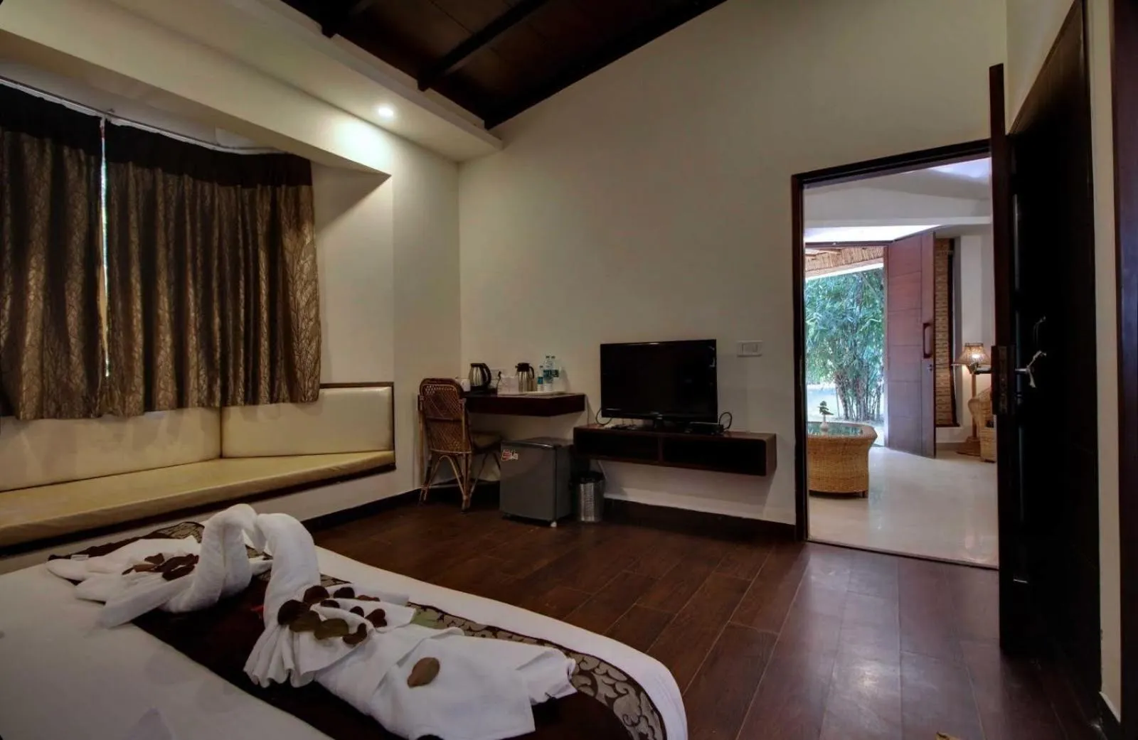 Living room, Bed in Corbett Tusker Trail