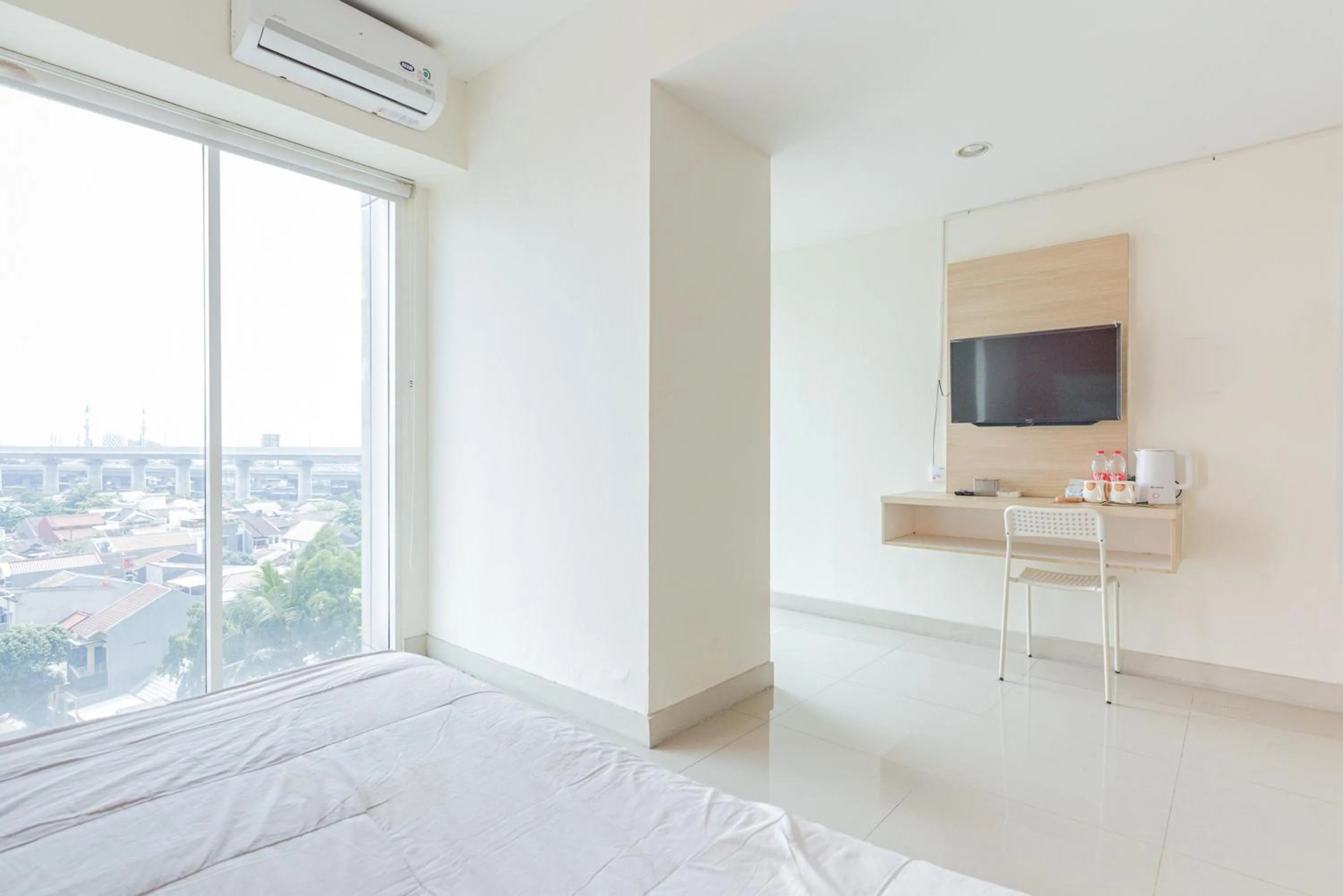 TV and multimedia, Bed in RedLiving Apartemen Grand Kamala Lagoon - Rooms 911 Tower Barclay South with Netflix
