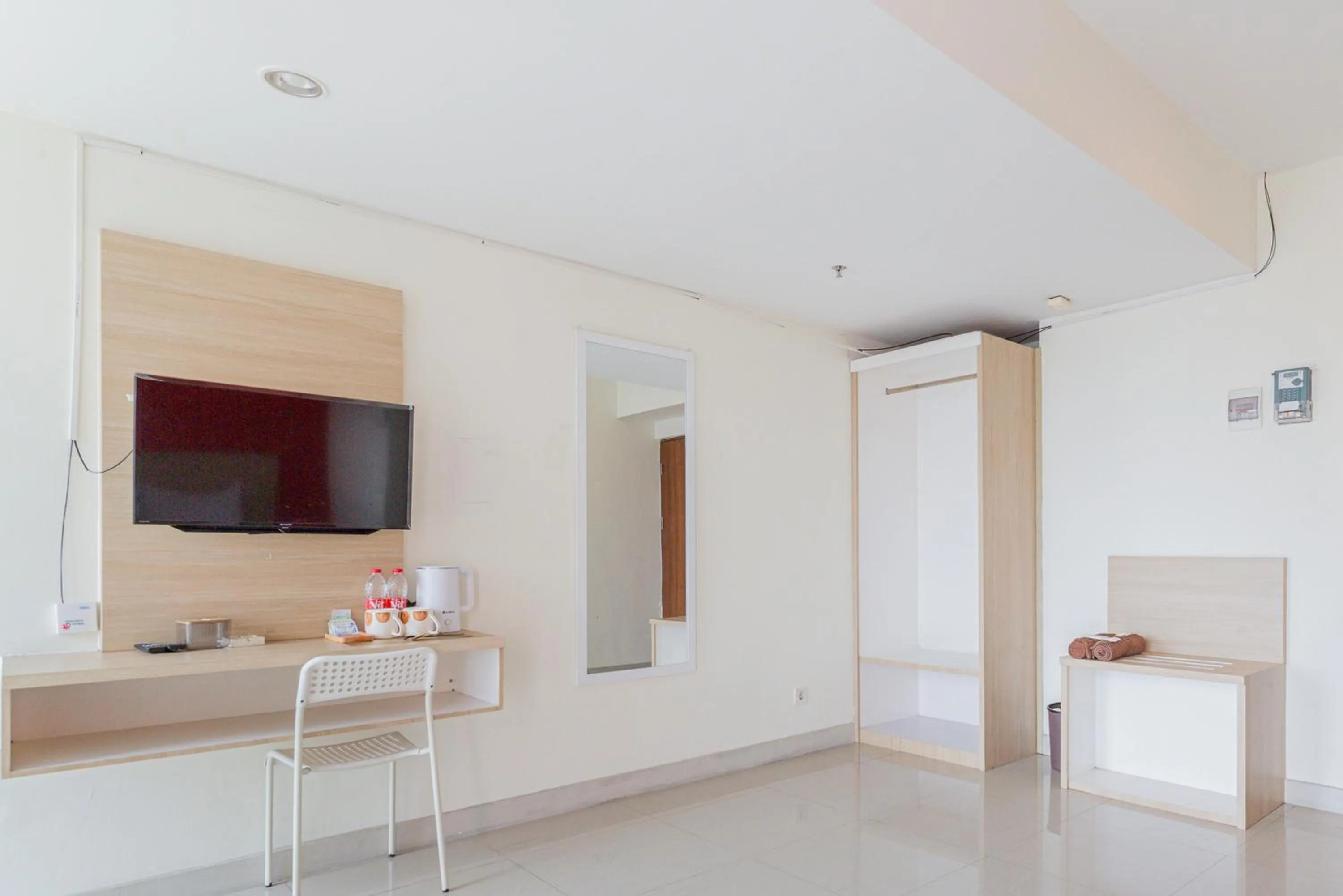 TV and multimedia in RedLiving Apartemen Grand Kamala Lagoon - Rooms 911 Tower Barclay South with Netflix