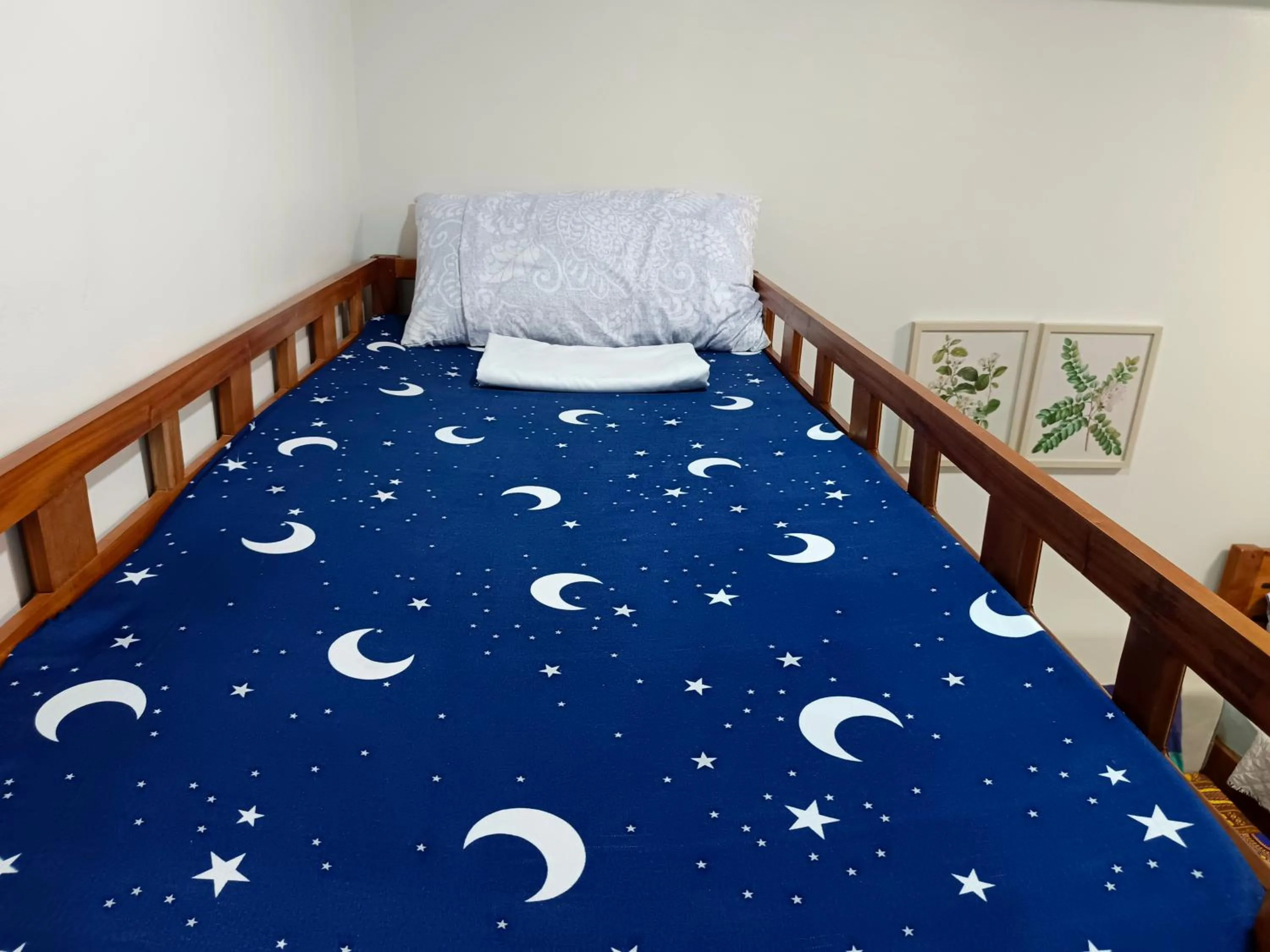 Bed in Happy Stays B - End Unit Greenery View at SMDC Hope Residences