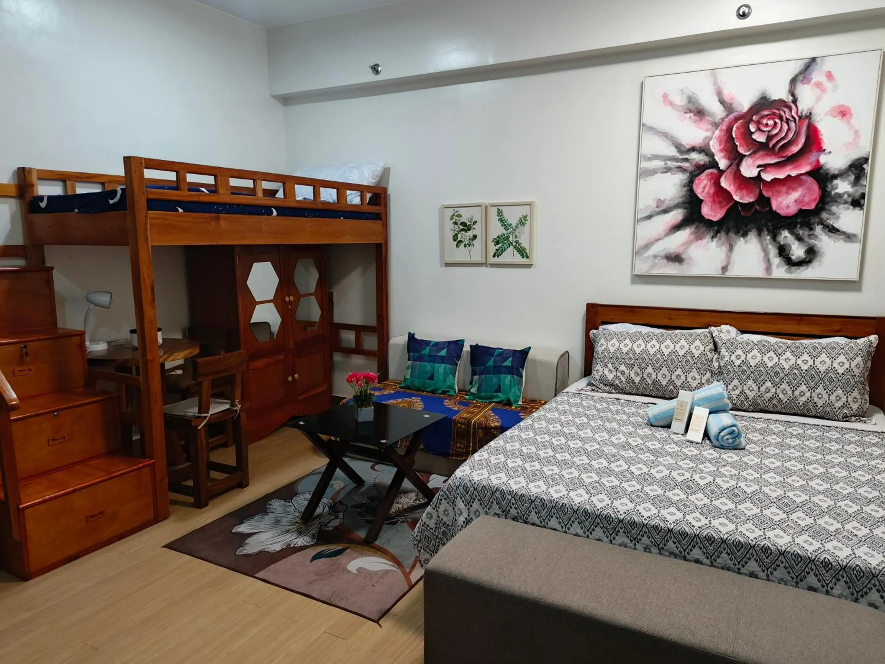 Bed in Happy Stays B - End Unit Greenery View at SMDC Hope Residences