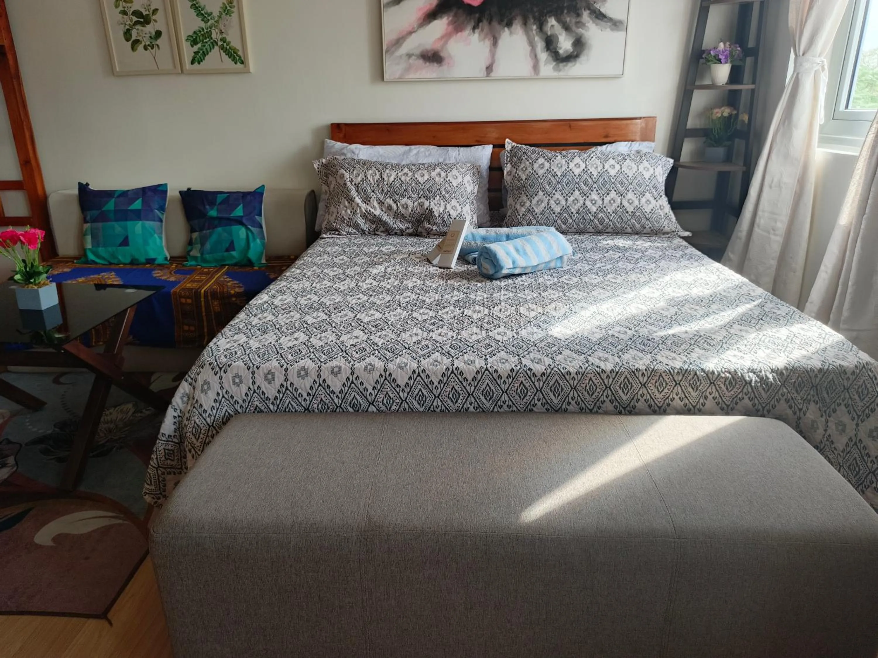 Bed in Happy Stays B - End Unit Greenery View at SMDC Hope Residences