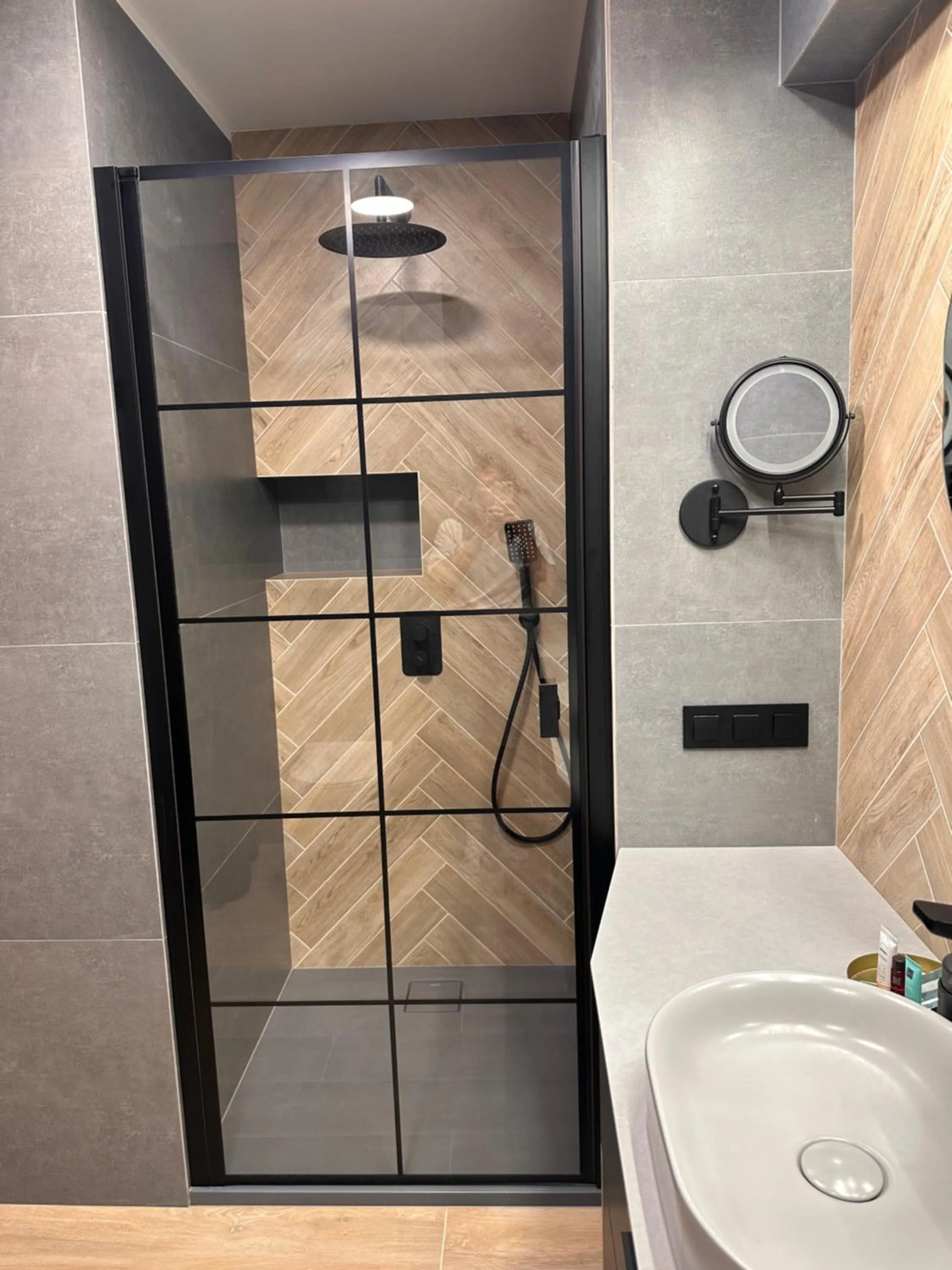 Shower in Aparthotel City Break Plac Wolności 6