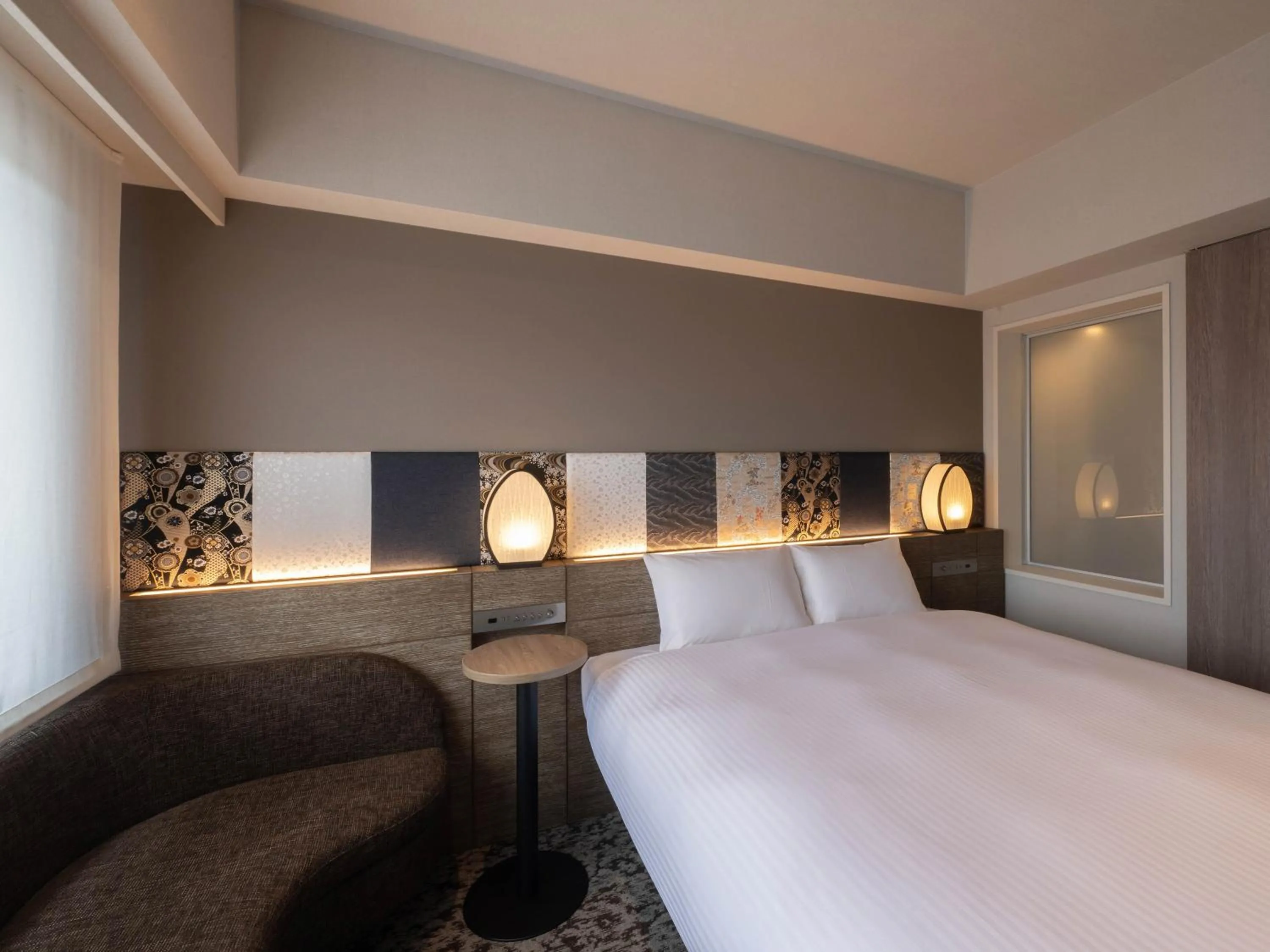 Photo of the whole room, Bed in insomnia KYOTO OIKE