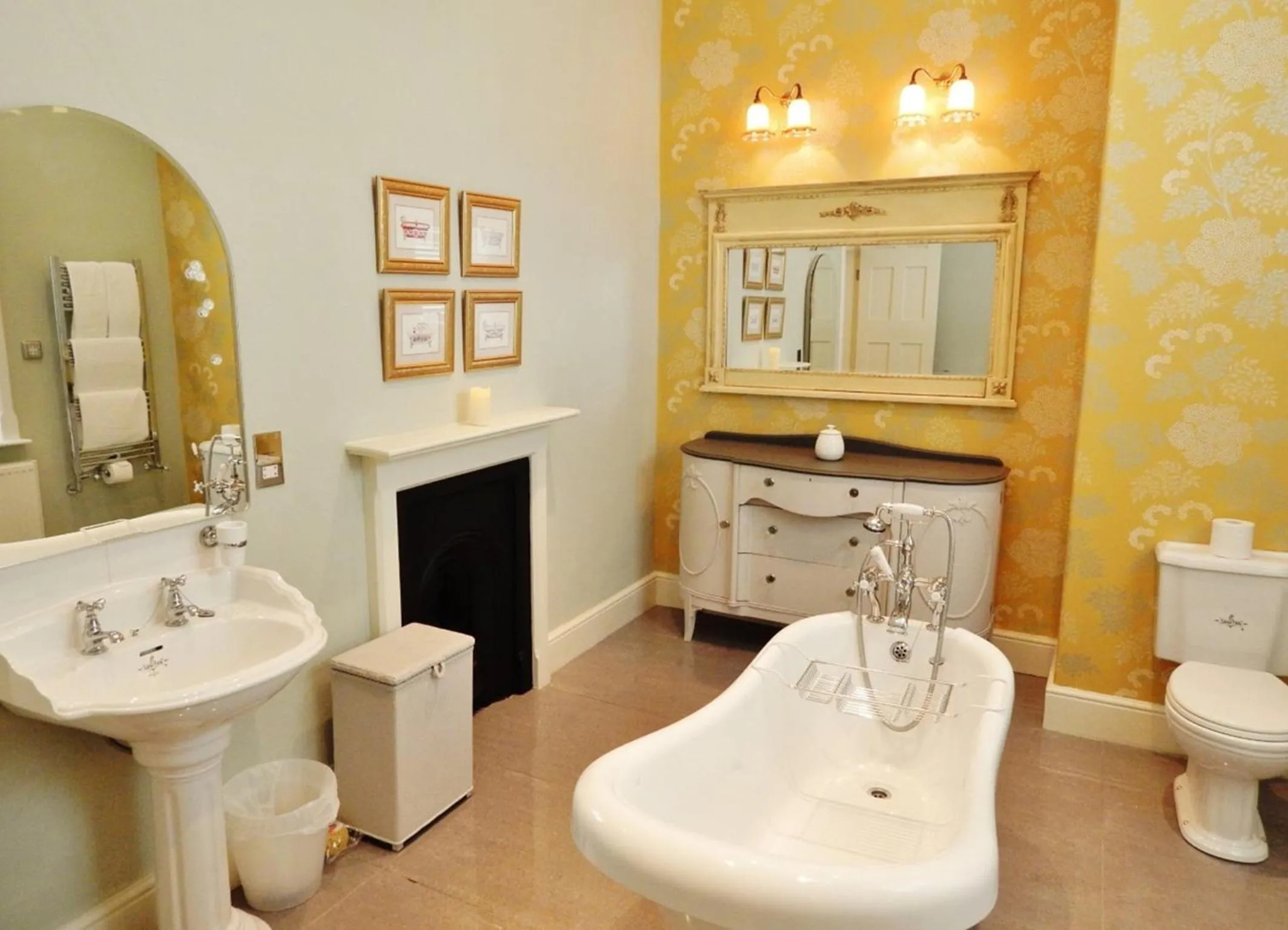 Decorative detail in Westgate Manor