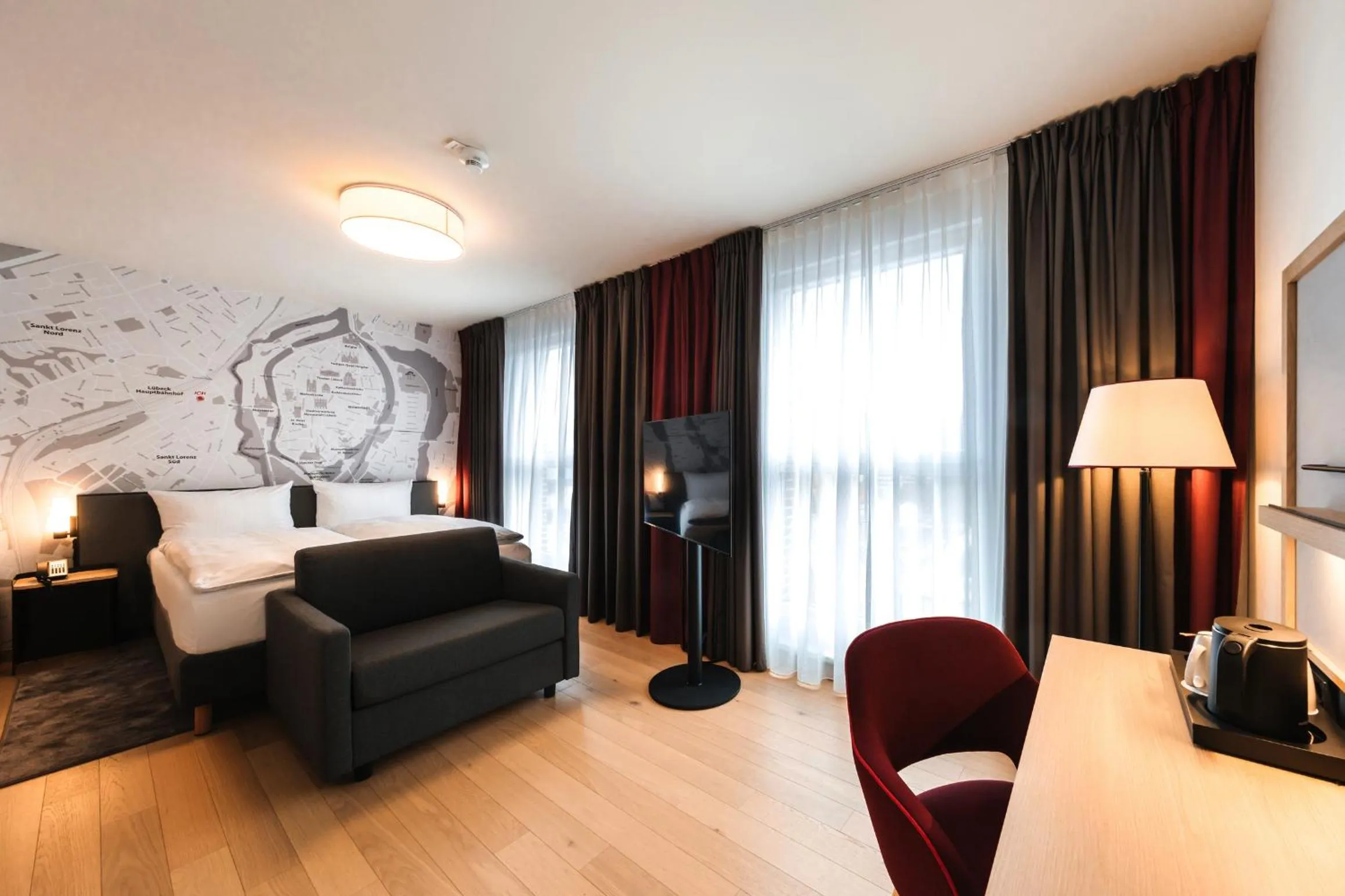 Photo of the whole room, Bed in IntercityHotel Lübeck