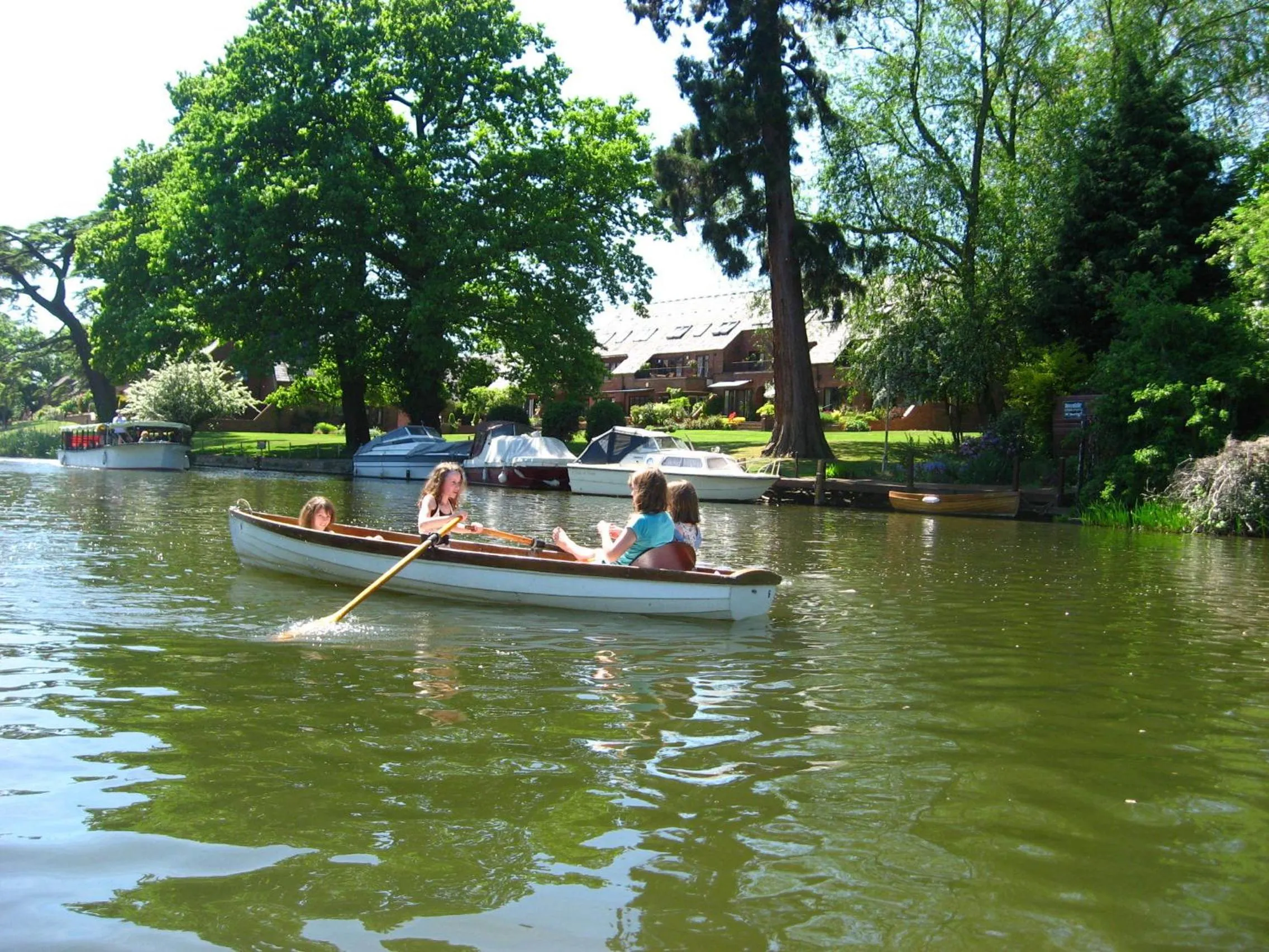 Fishing in Bend in the River Lodge