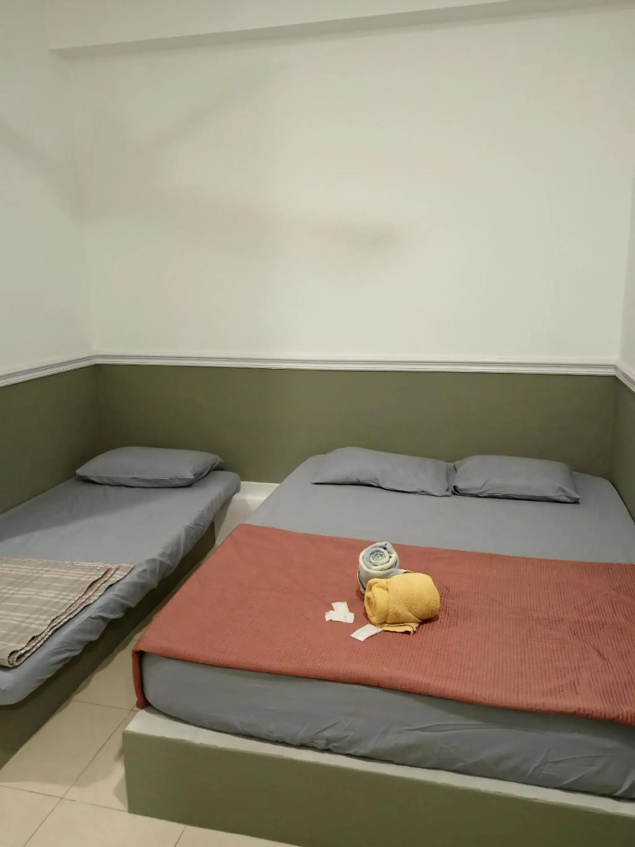 Basic Triple Room in Hotel Seri Intan Tampin Basic Triple Room in Hotel Seri Intan Tampin