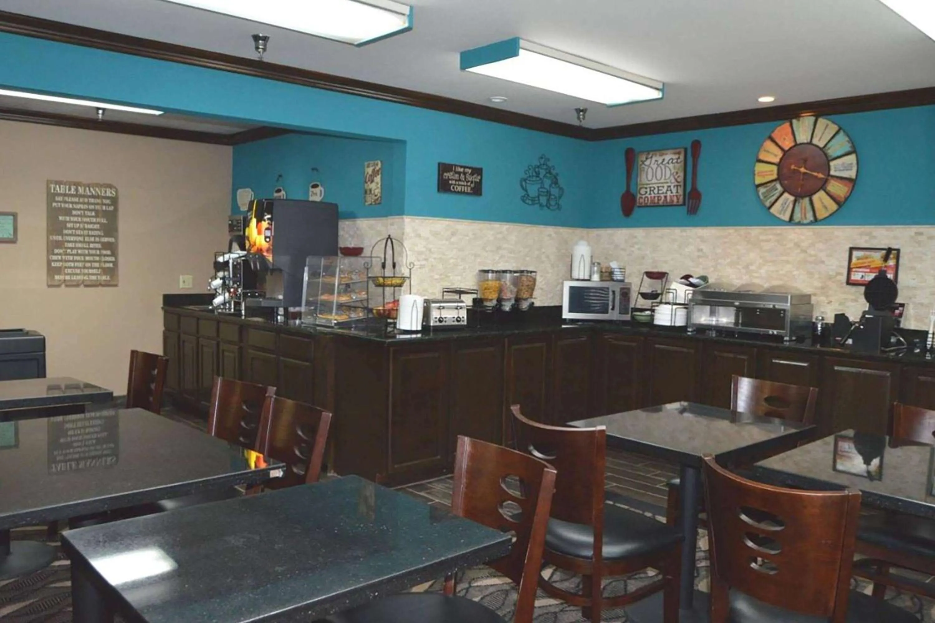 Restaurant/places to eat in Baymont by Wyndham Ardmore I-35