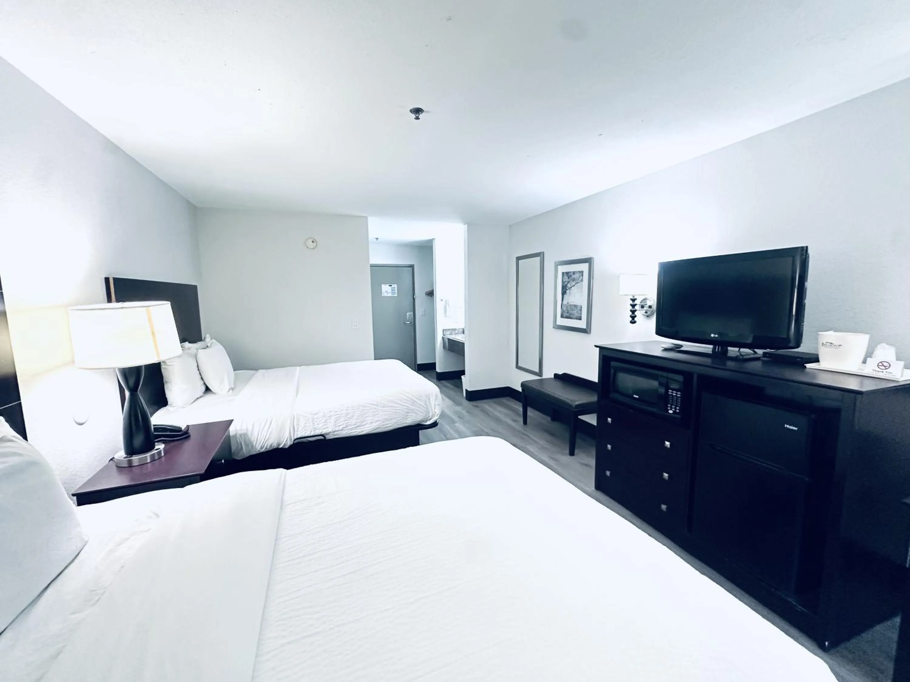 Photo of the whole room, Bed in Baymont by Wyndham Ardmore I-35