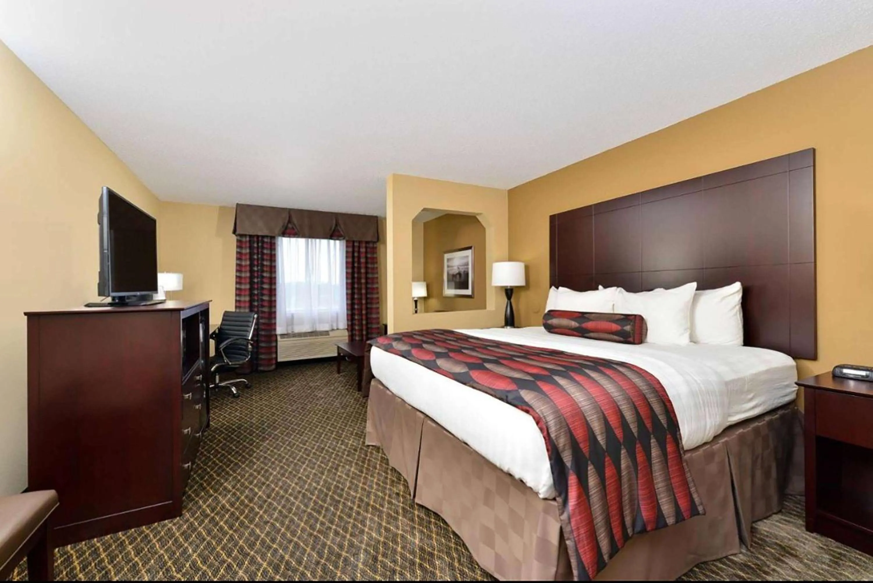Photo of the whole room, Bed in Baymont by Wyndham Ardmore I-35