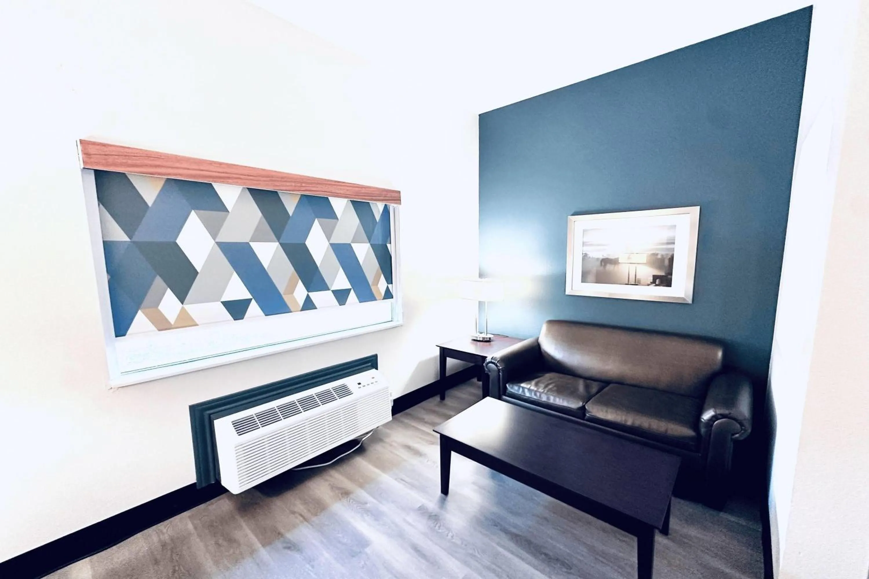 Photo of the whole room in Baymont by Wyndham Ardmore I-35